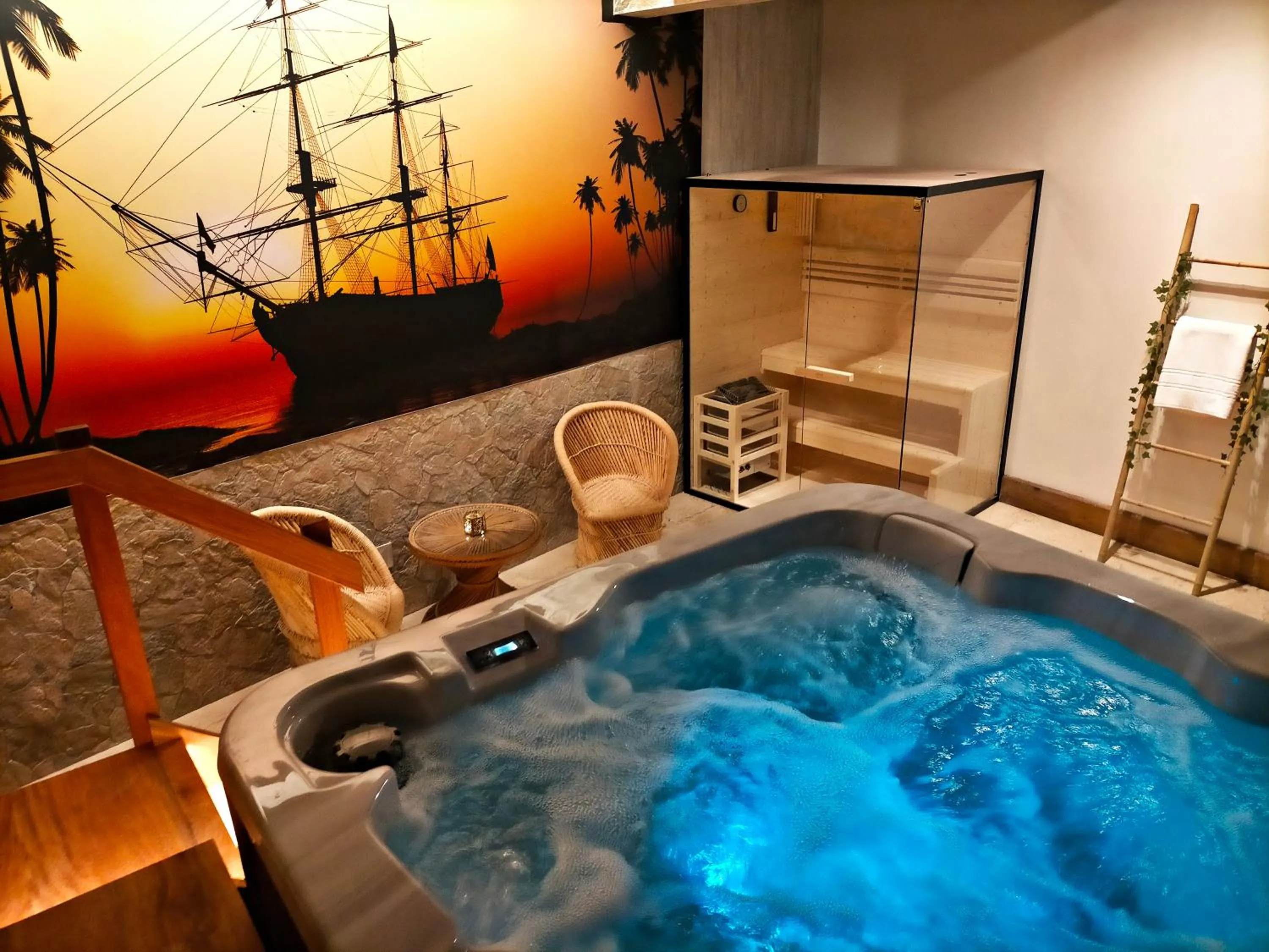 Hot Tub in Casona De La Pinta