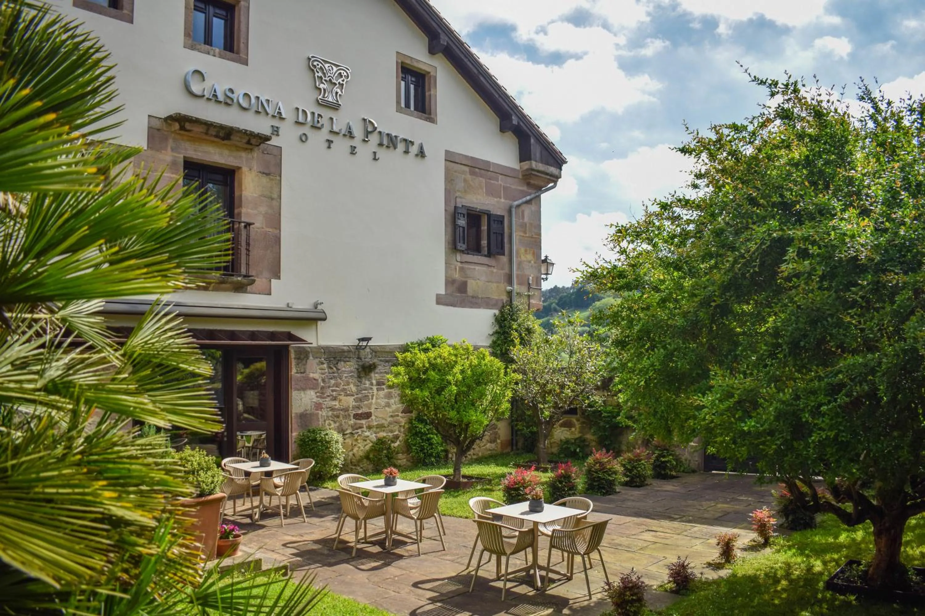 Property building in Casona De La Pinta