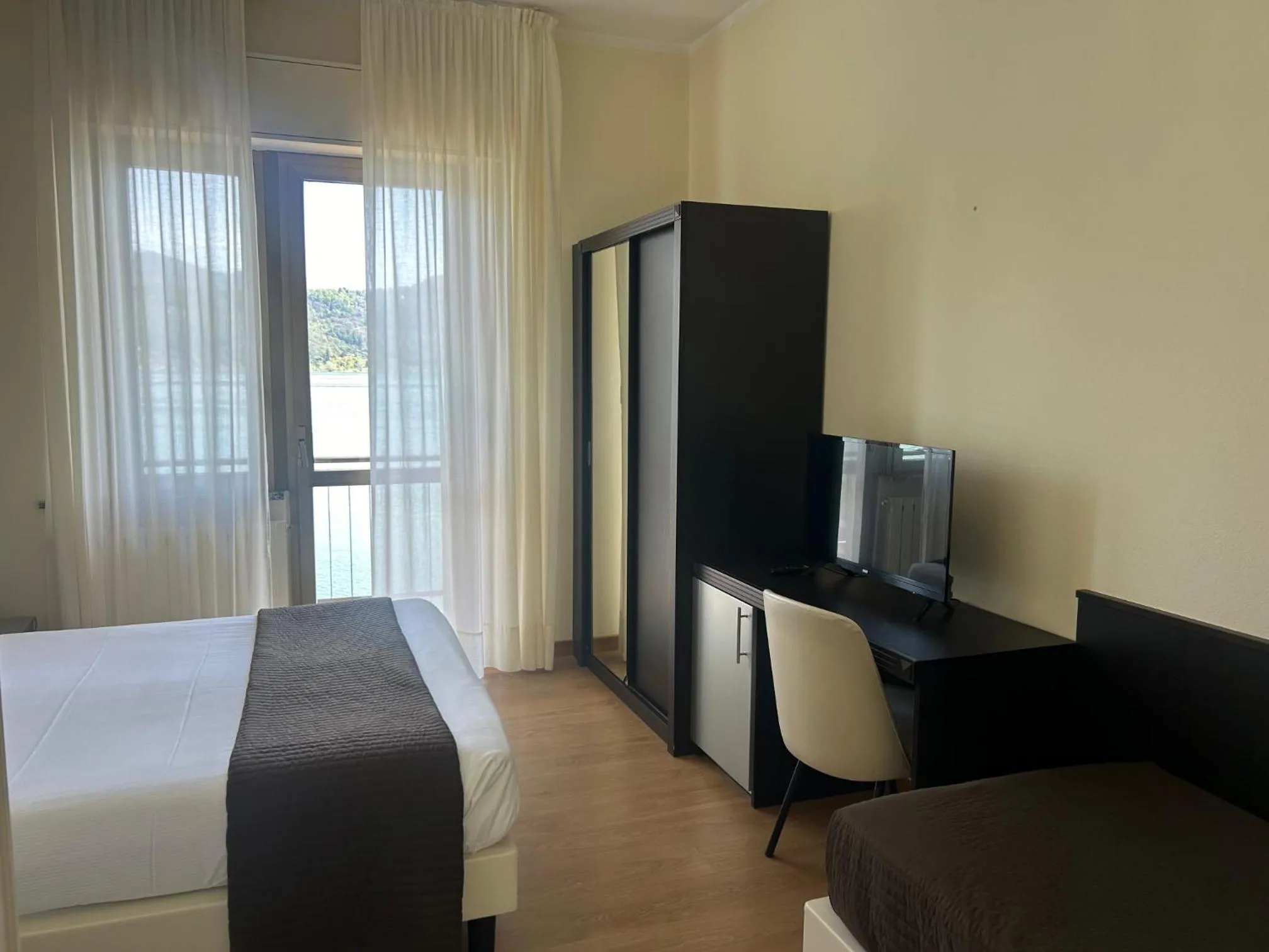 Bed in Hotel Carillon