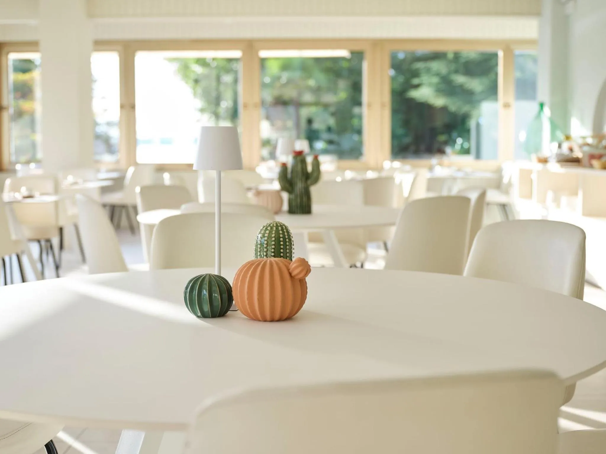 Restaurant/places to eat in Hotel Carillon