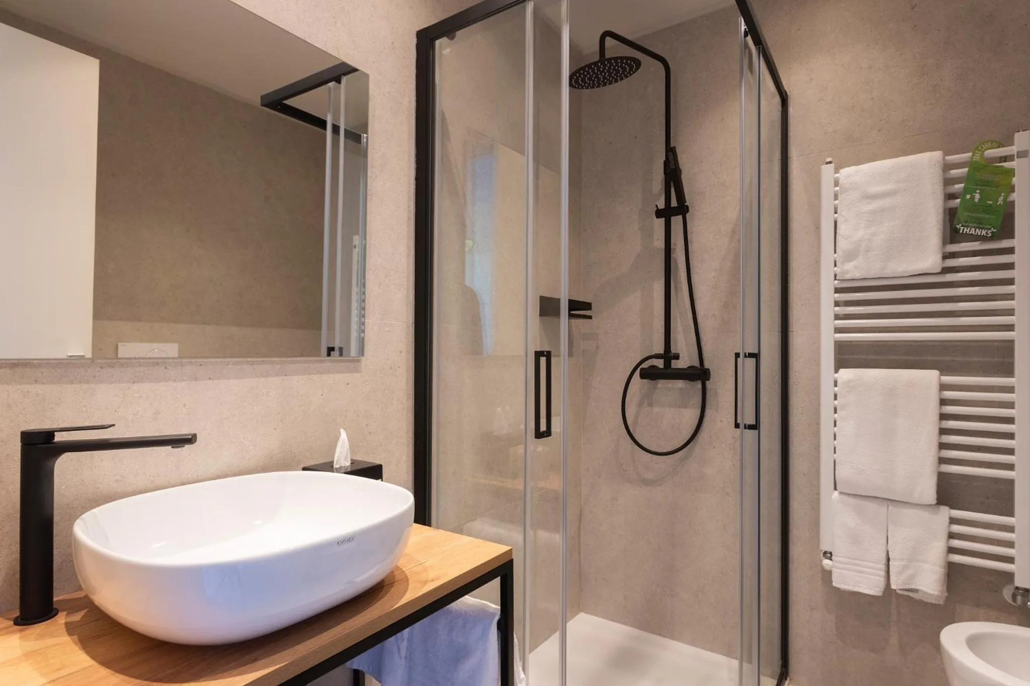 Bathroom in Hotel Carillon