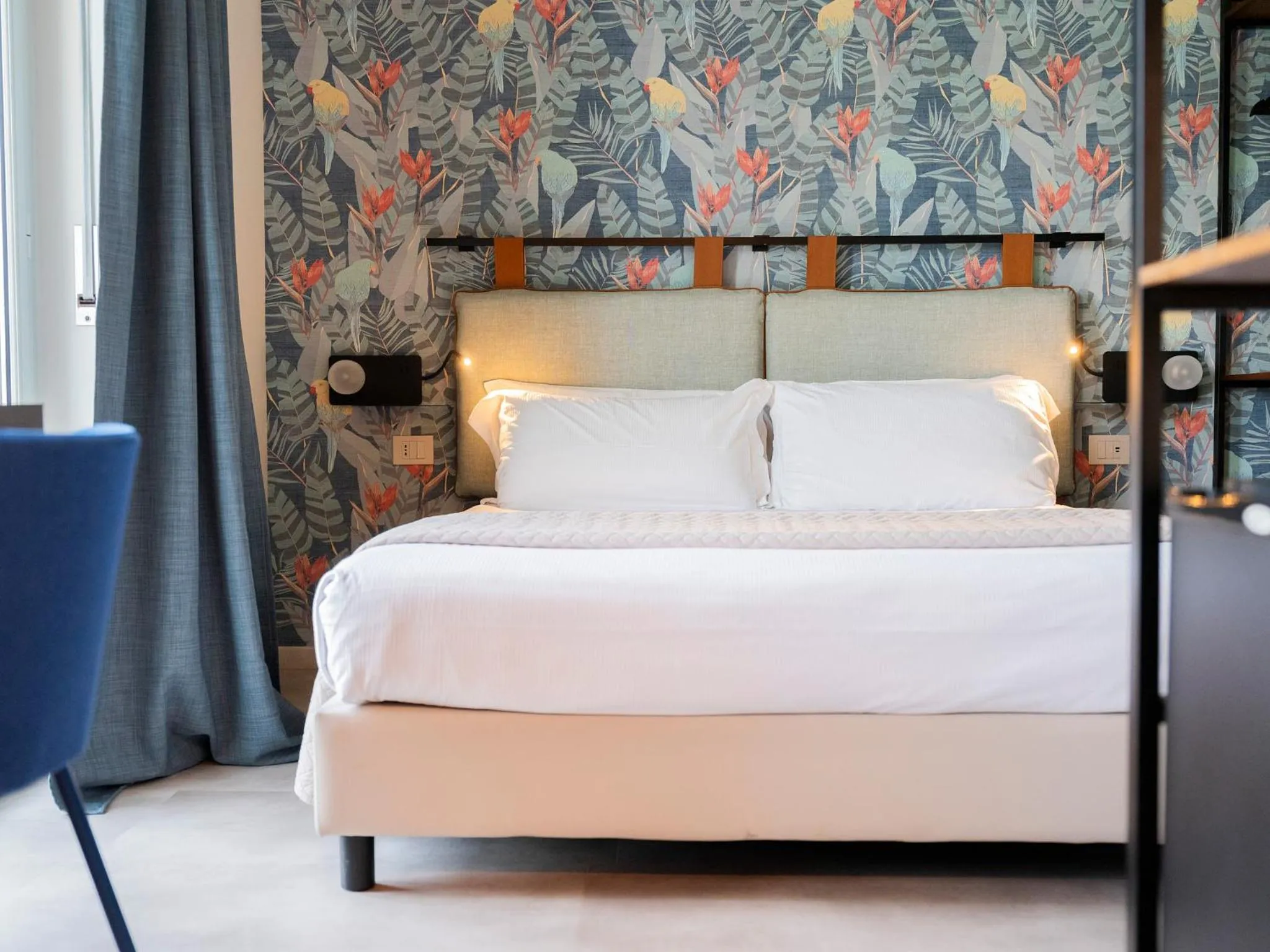 Decorative detail, Bed in Hotel Carillon