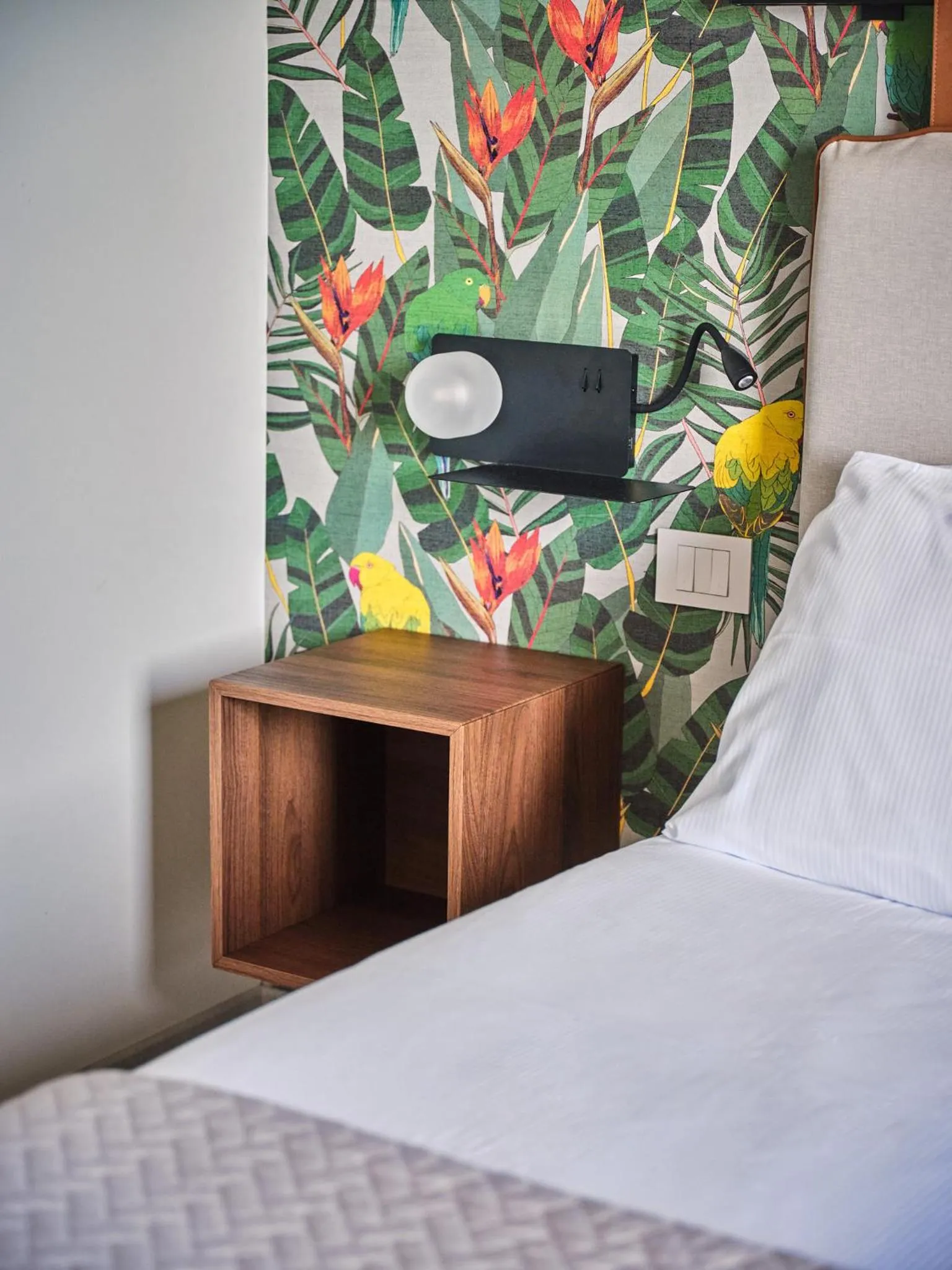 Decorative detail, Bed in Hotel Carillon