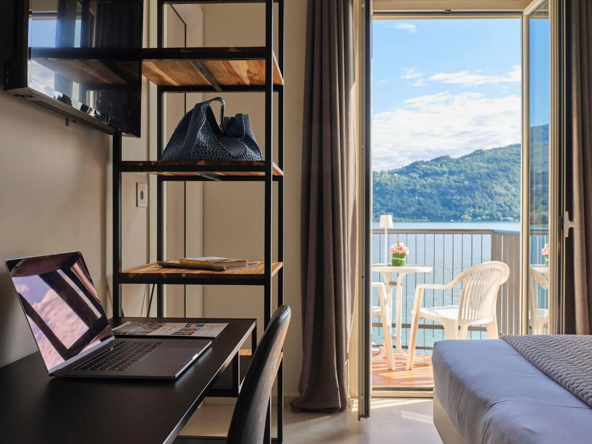 Natural landscape, Bed in Hotel Carillon