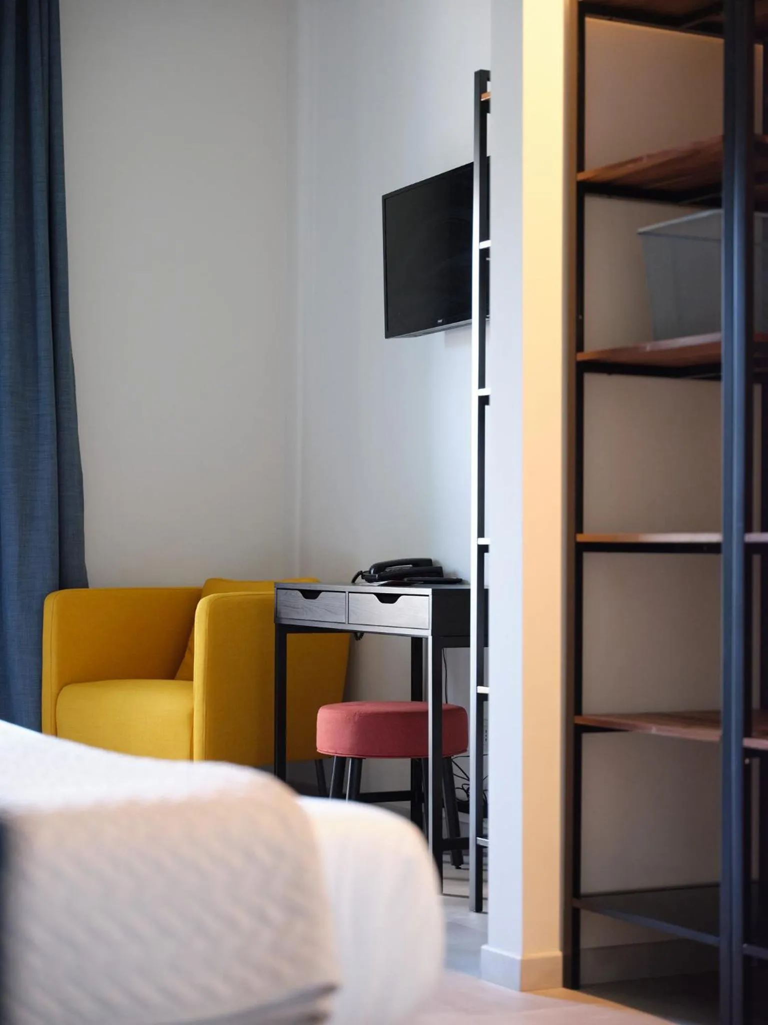 Bed in Hotel Carillon