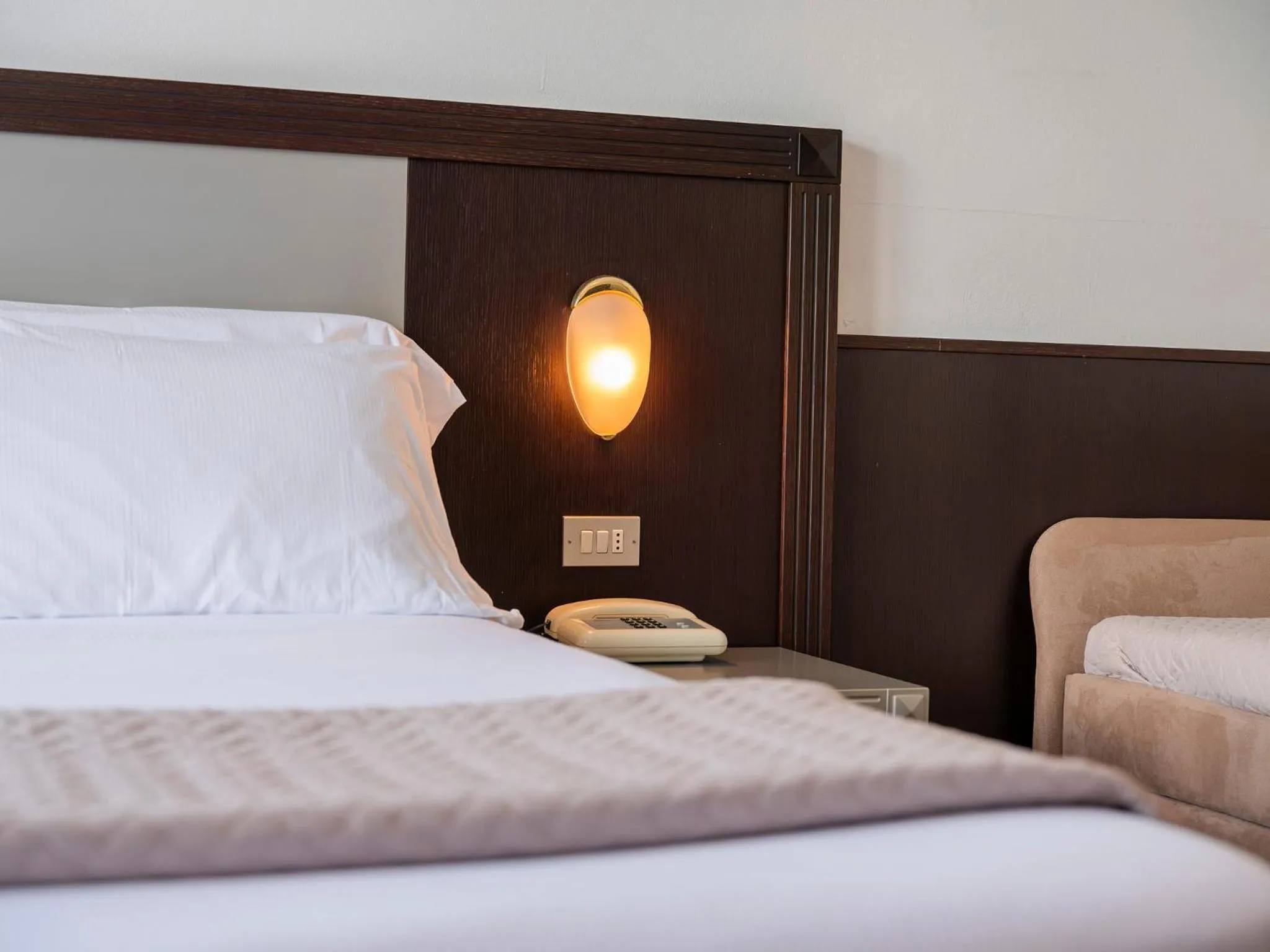 Bedroom, Bed in Hotel Carillon