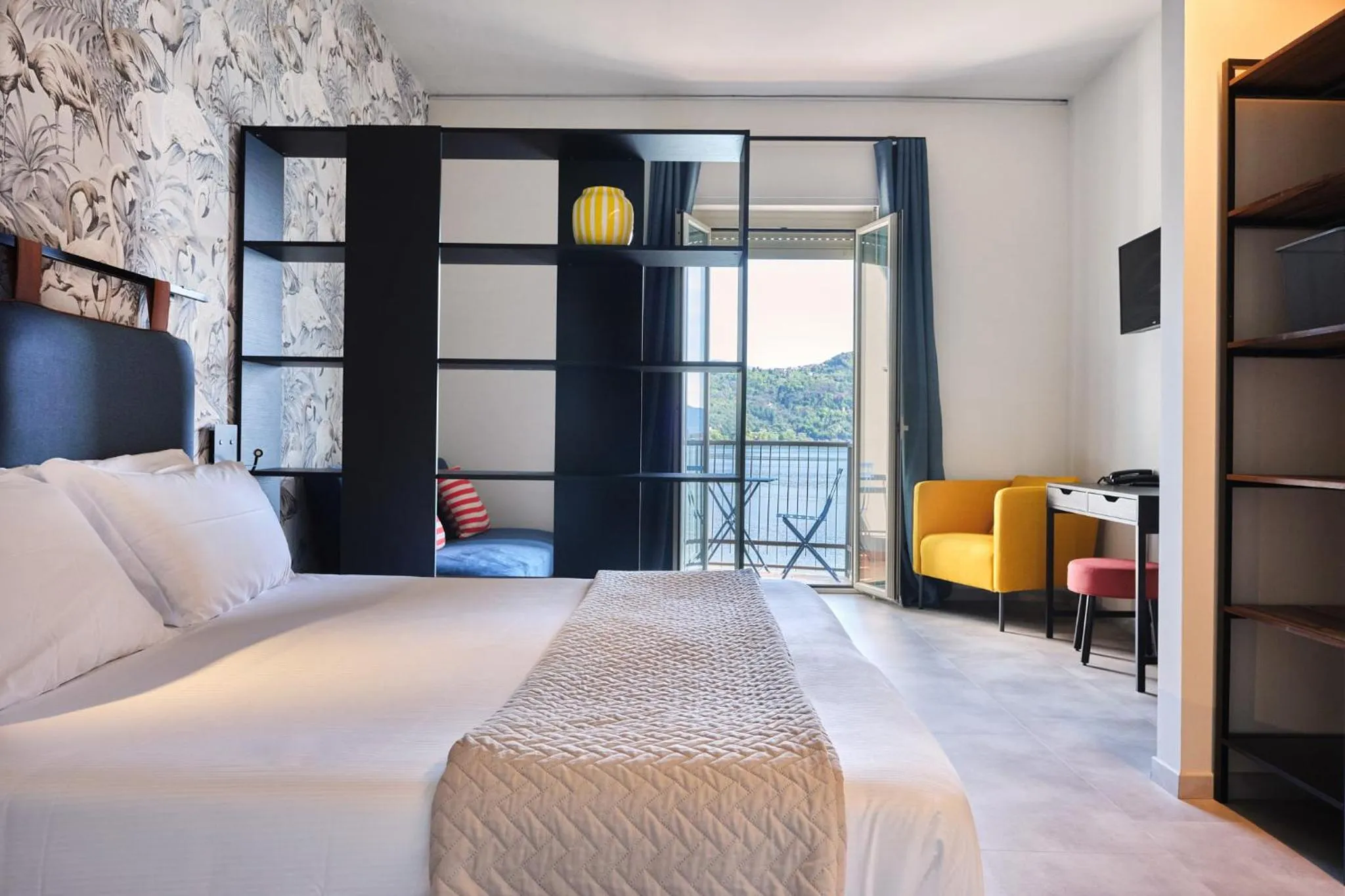 Bed in Hotel Carillon