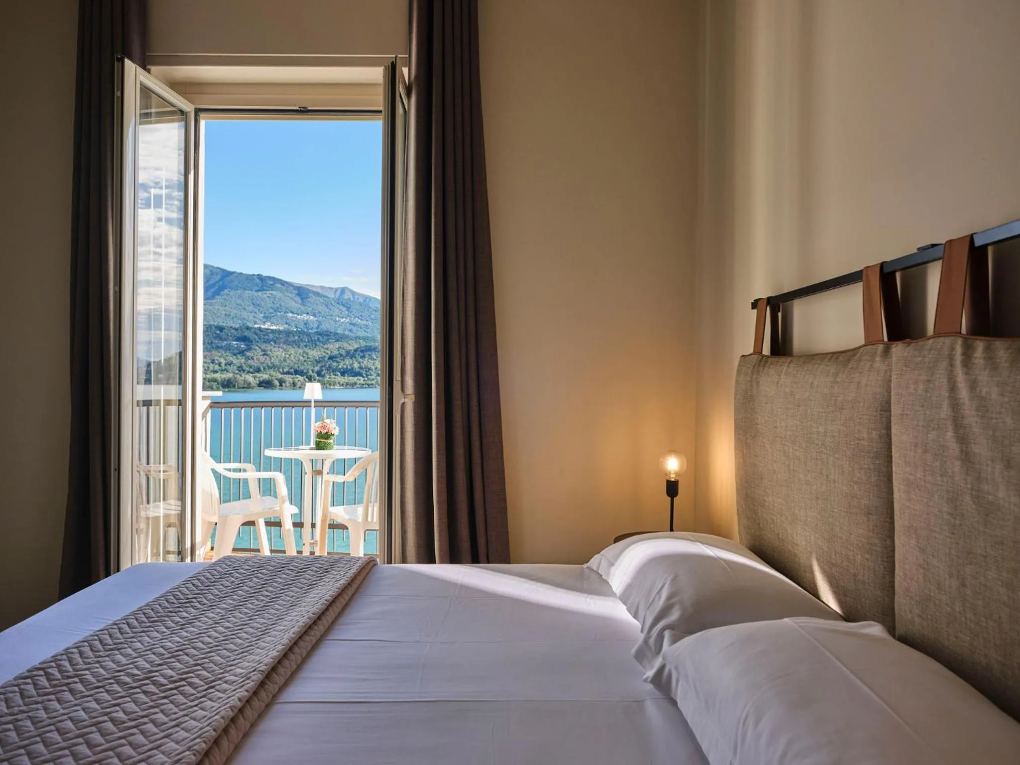 Natural landscape, Bed in Hotel Carillon