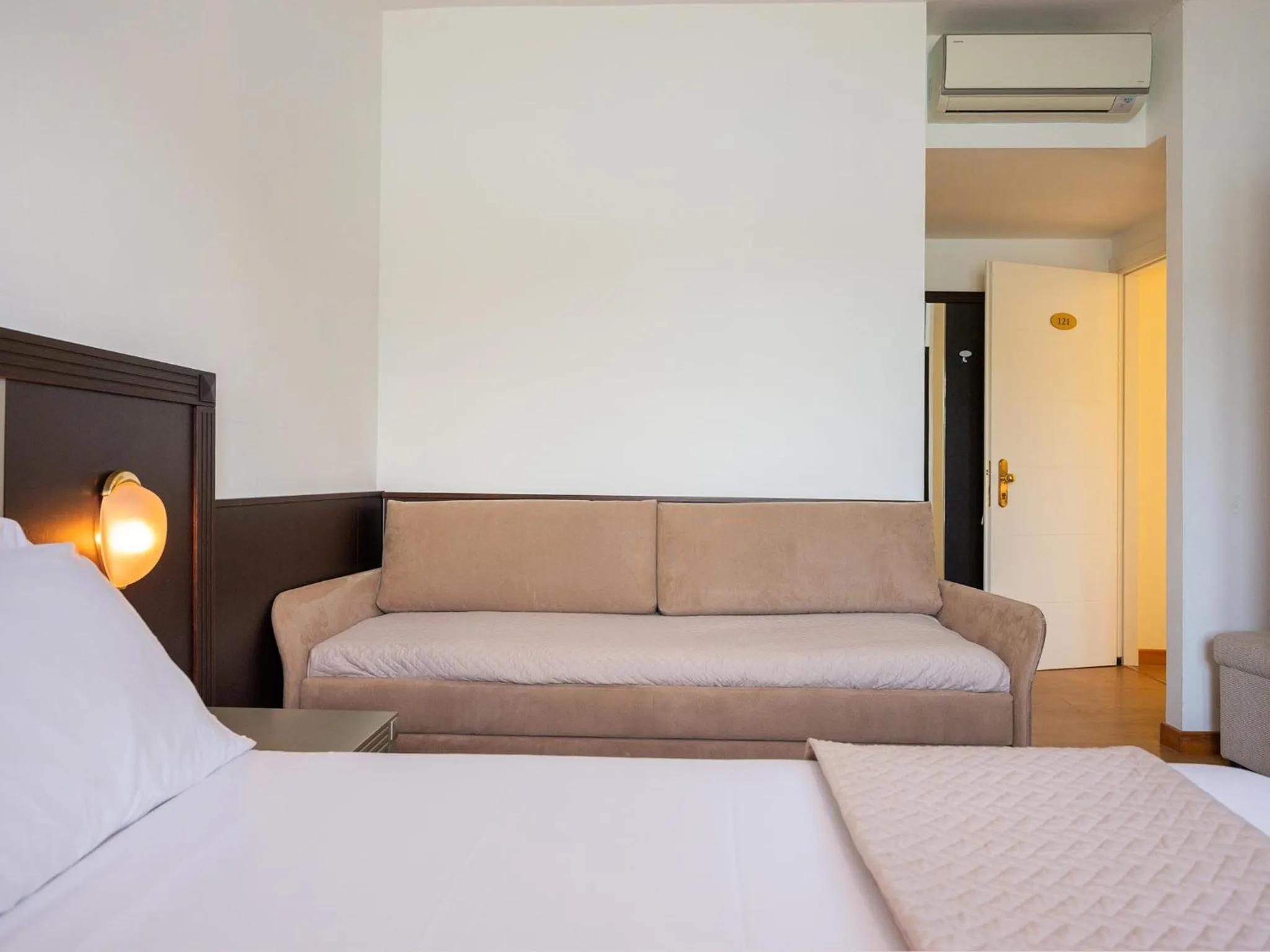 Bed in Hotel Carillon