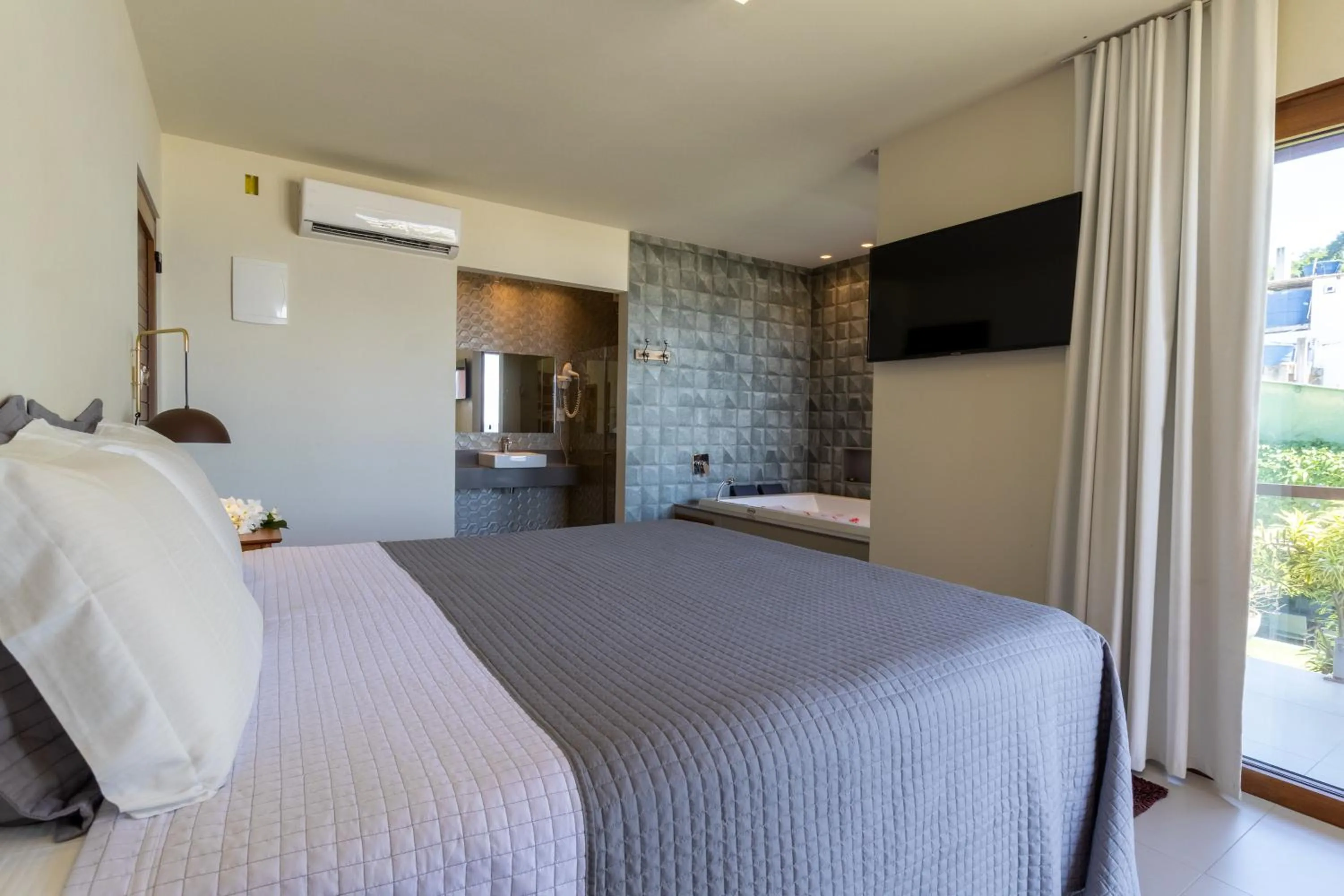 Hot Tub, Bed in Club do Balanço Pousada e Restaurante