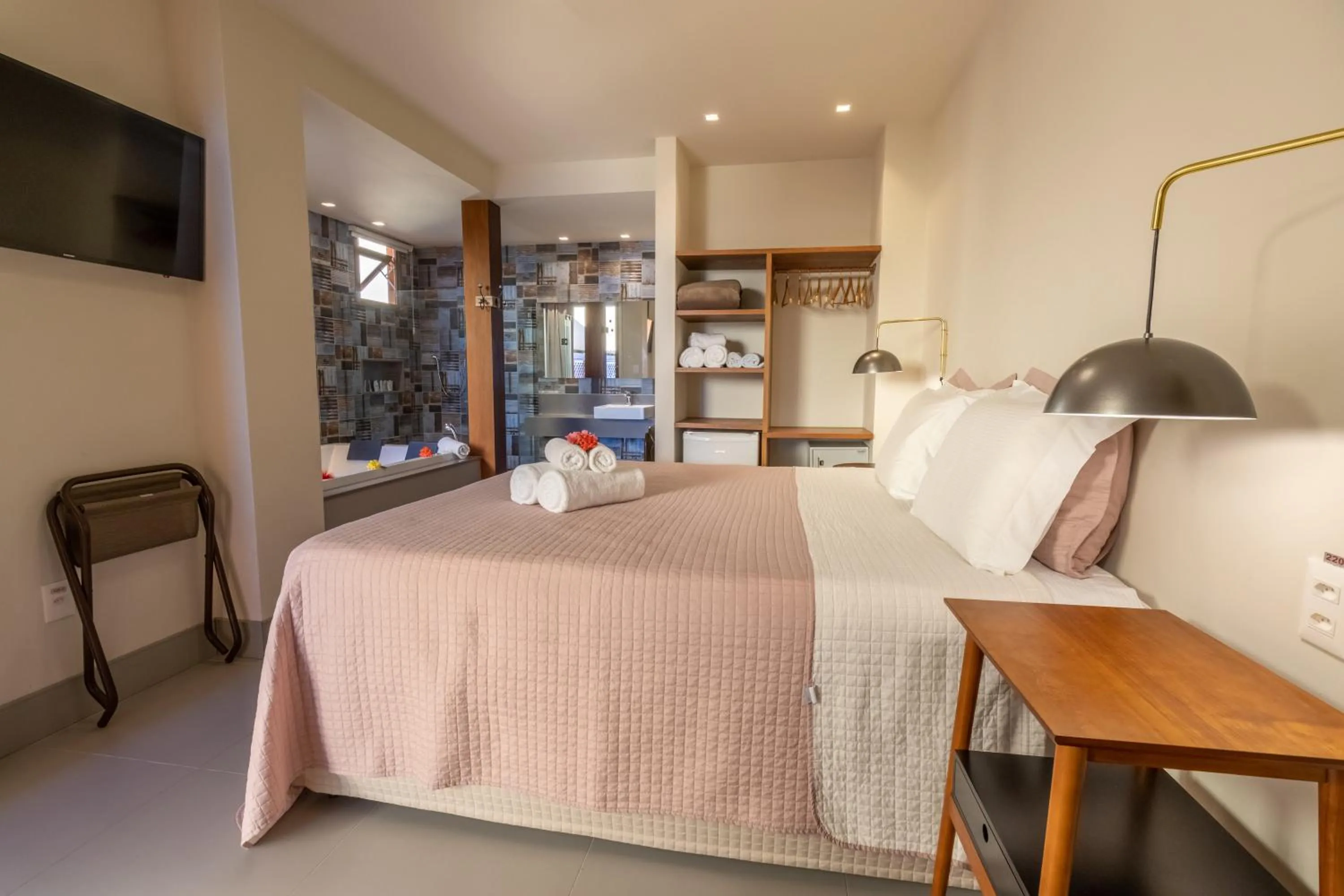 Hot Tub, Bed in Club do Balanço Pousada e Restaurante