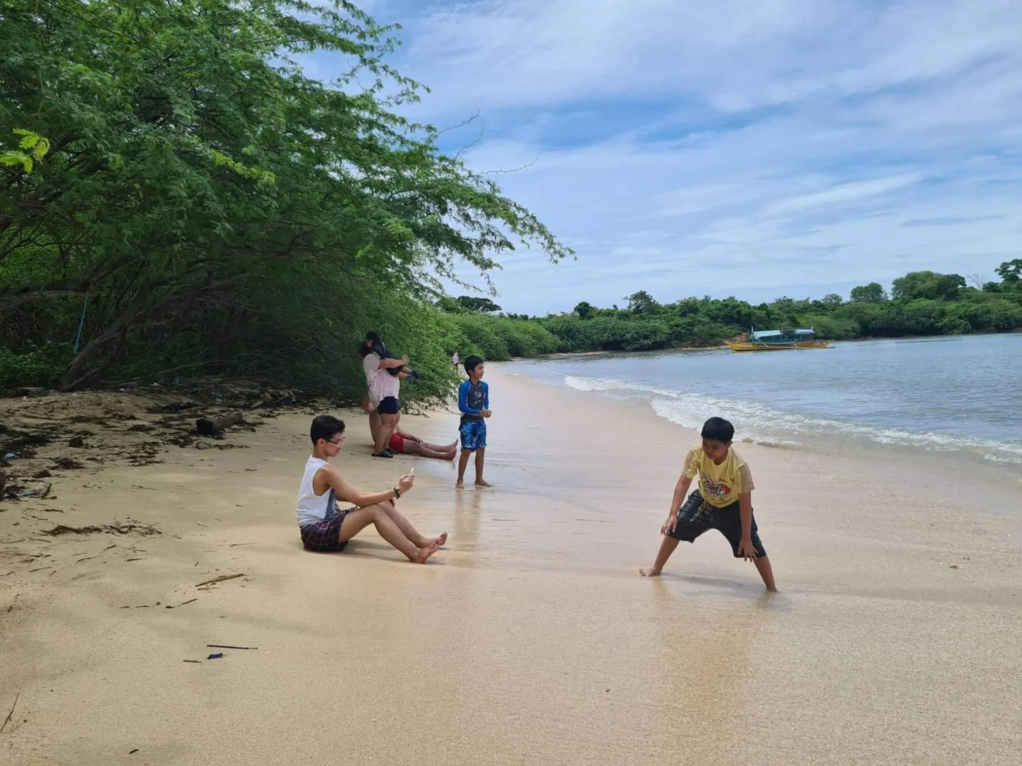 Calatagan's Bahay Kubo - with Beach Access