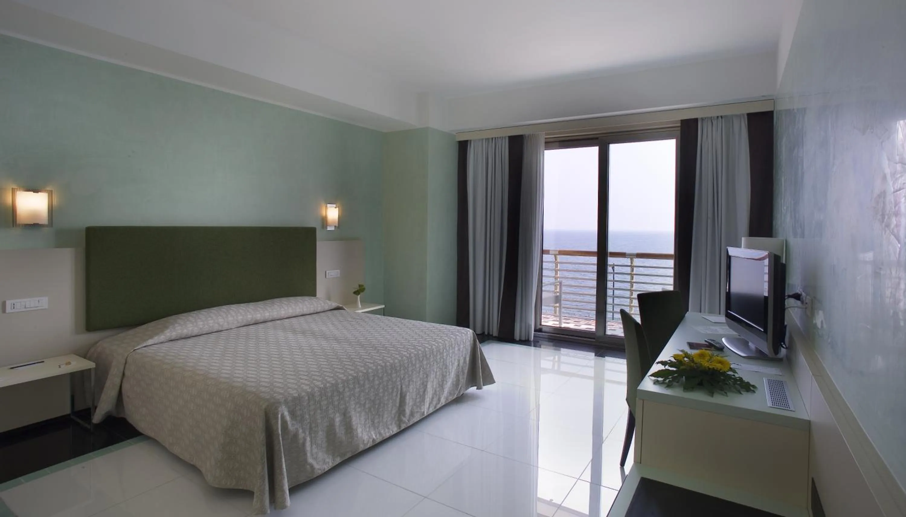 Bed in Grand Hotel Salerno