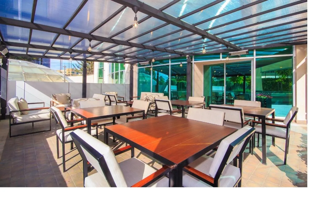 Restaurant/places to eat in Aparta Hotel Torres de Suites