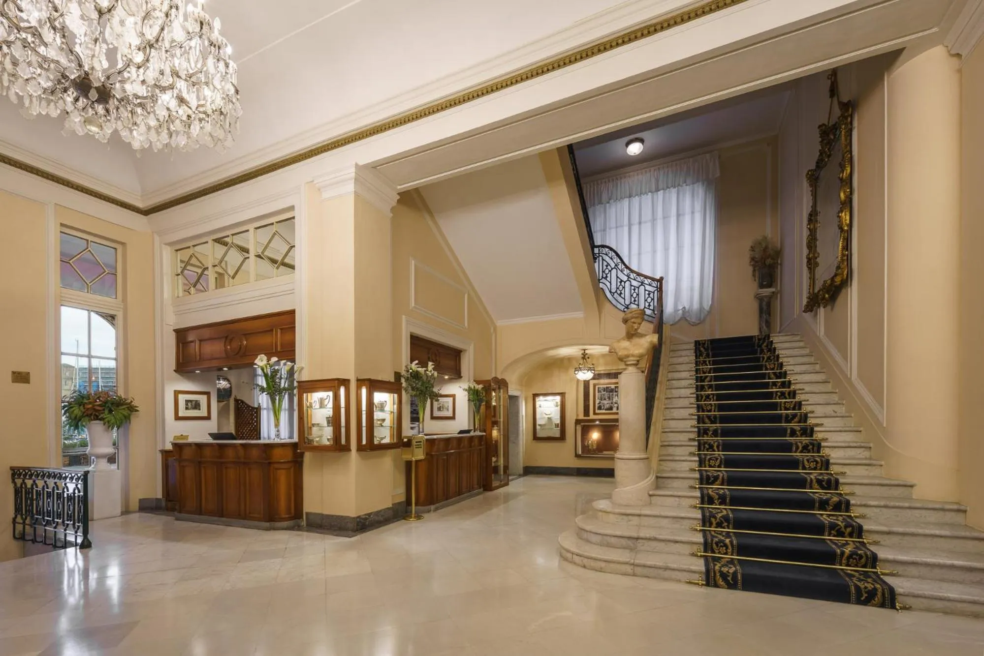 Lobby or reception in Eurostars Hotel Excelsior