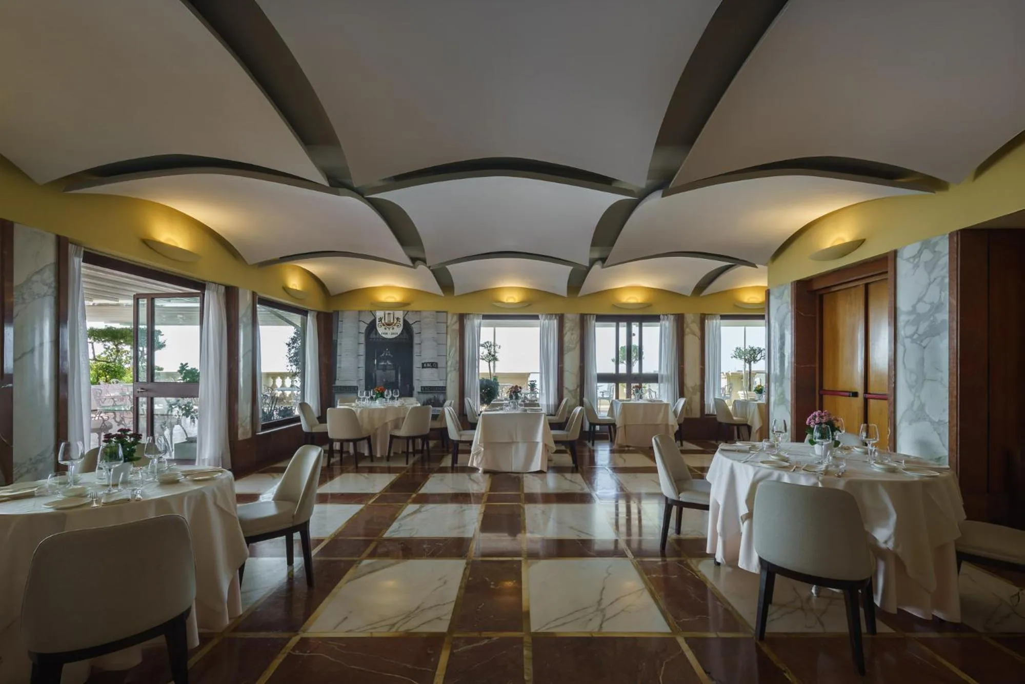 Restaurant/places to eat in Eurostars Hotel Excelsior