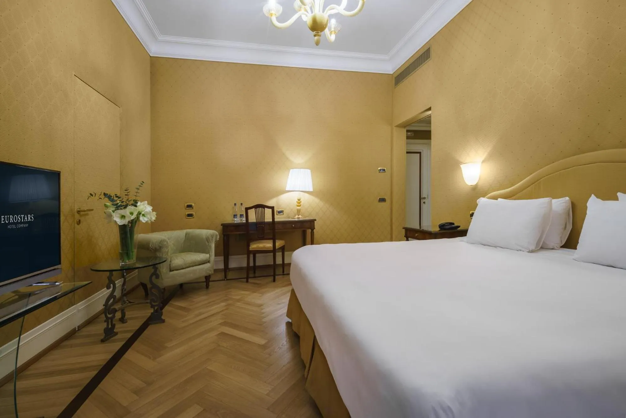 Photo of the whole room, Bed in Eurostars Hotel Excelsior