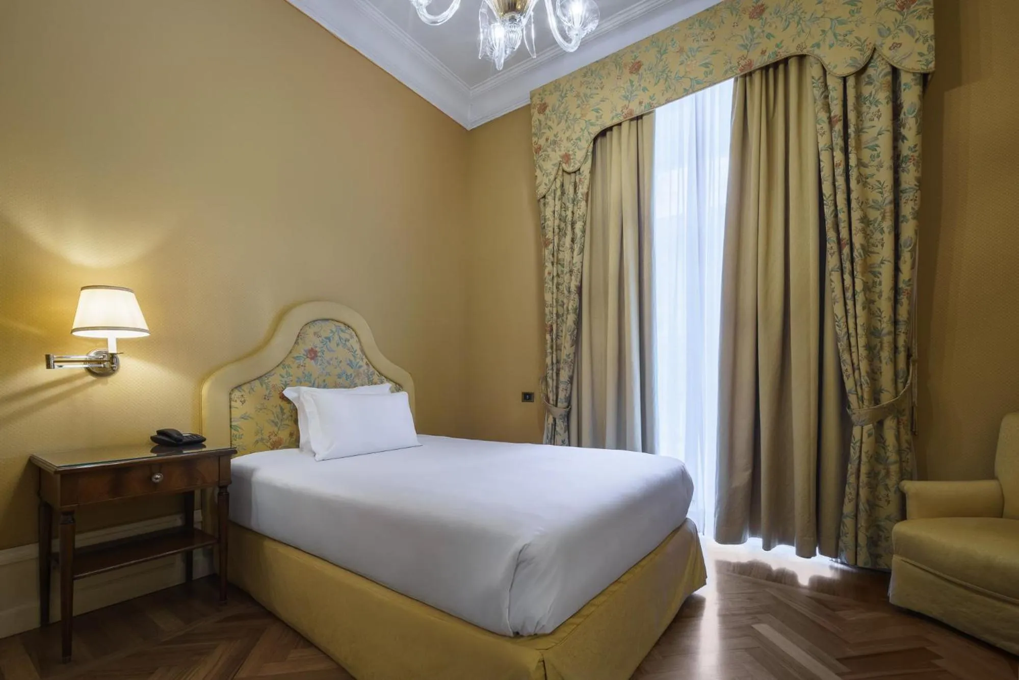 Photo of the whole room, Bed in Eurostars Hotel Excelsior