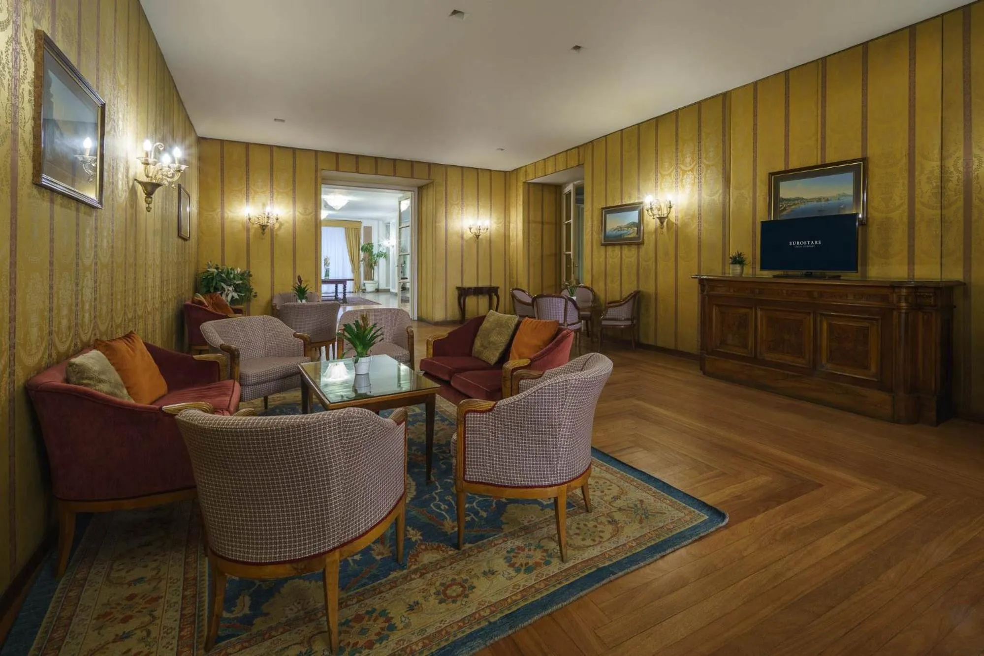 Seating area in Eurostars Hotel Excelsior