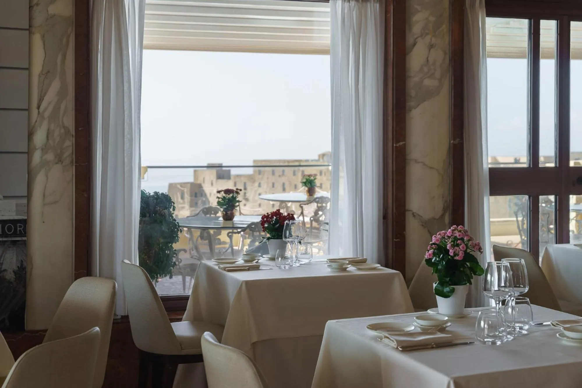 Restaurant/places to eat in Eurostars Hotel Excelsior