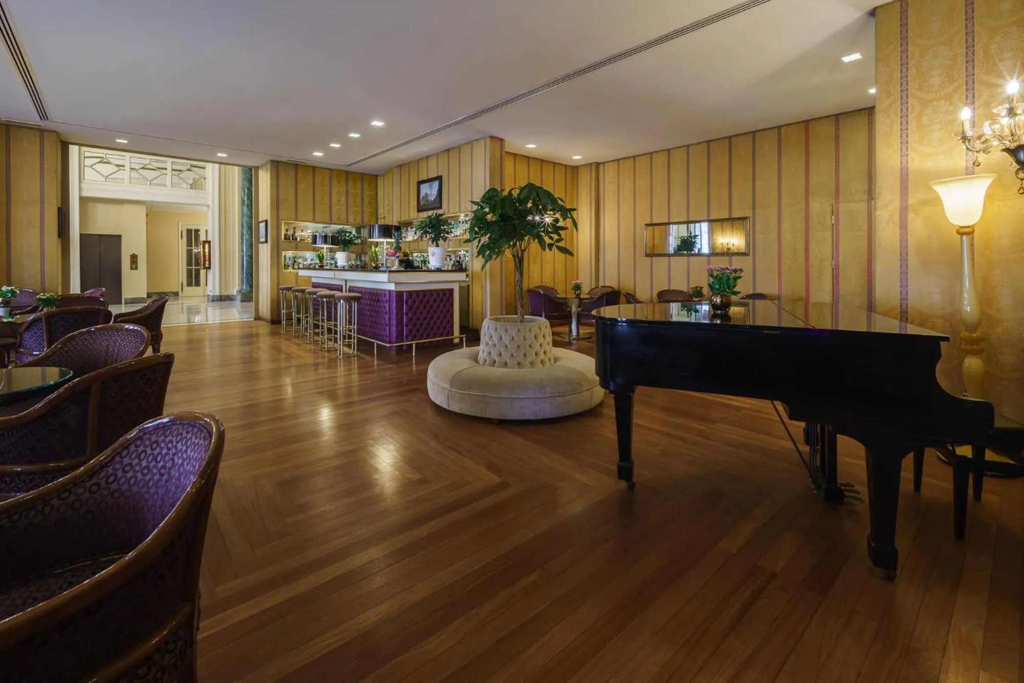 Seating area in Eurostars Hotel Excelsior