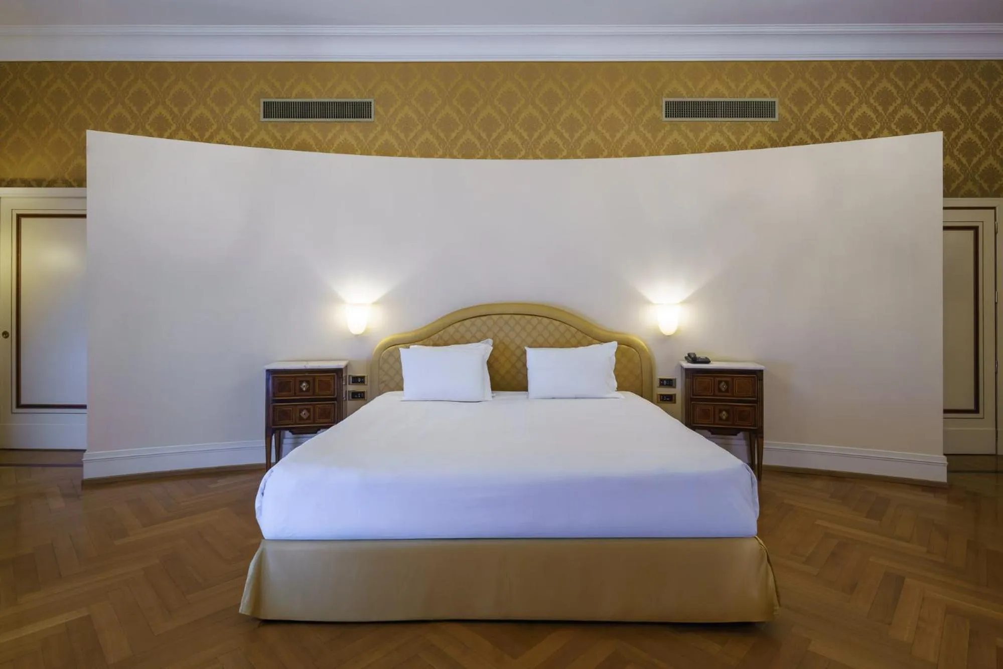 Bedroom, Bed in Eurostars Hotel Excelsior