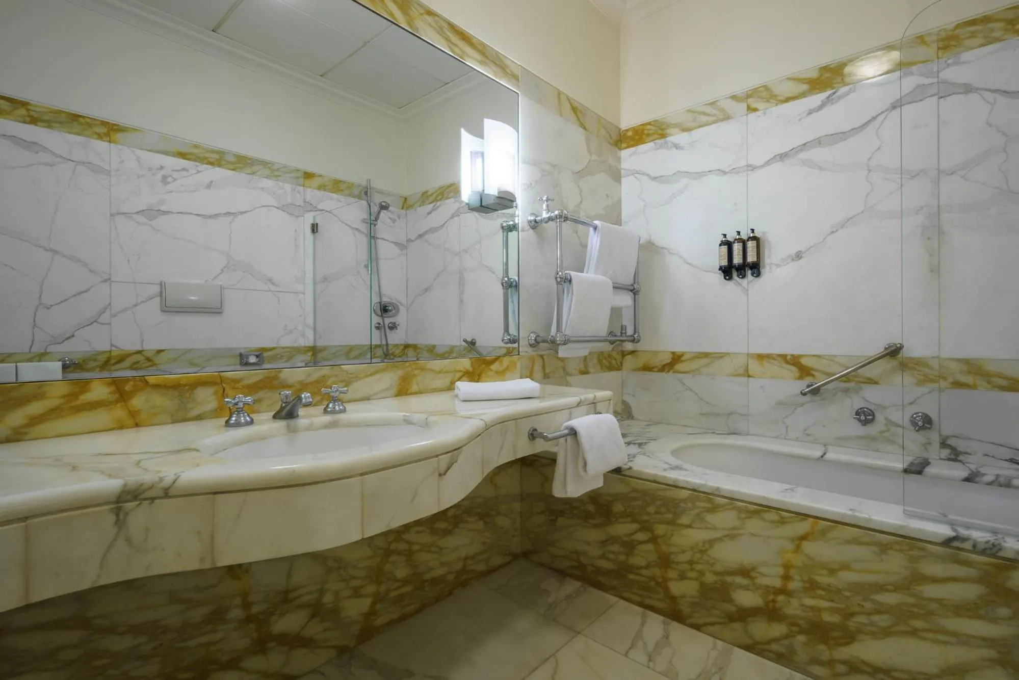 Bathroom in Eurostars Hotel Excelsior