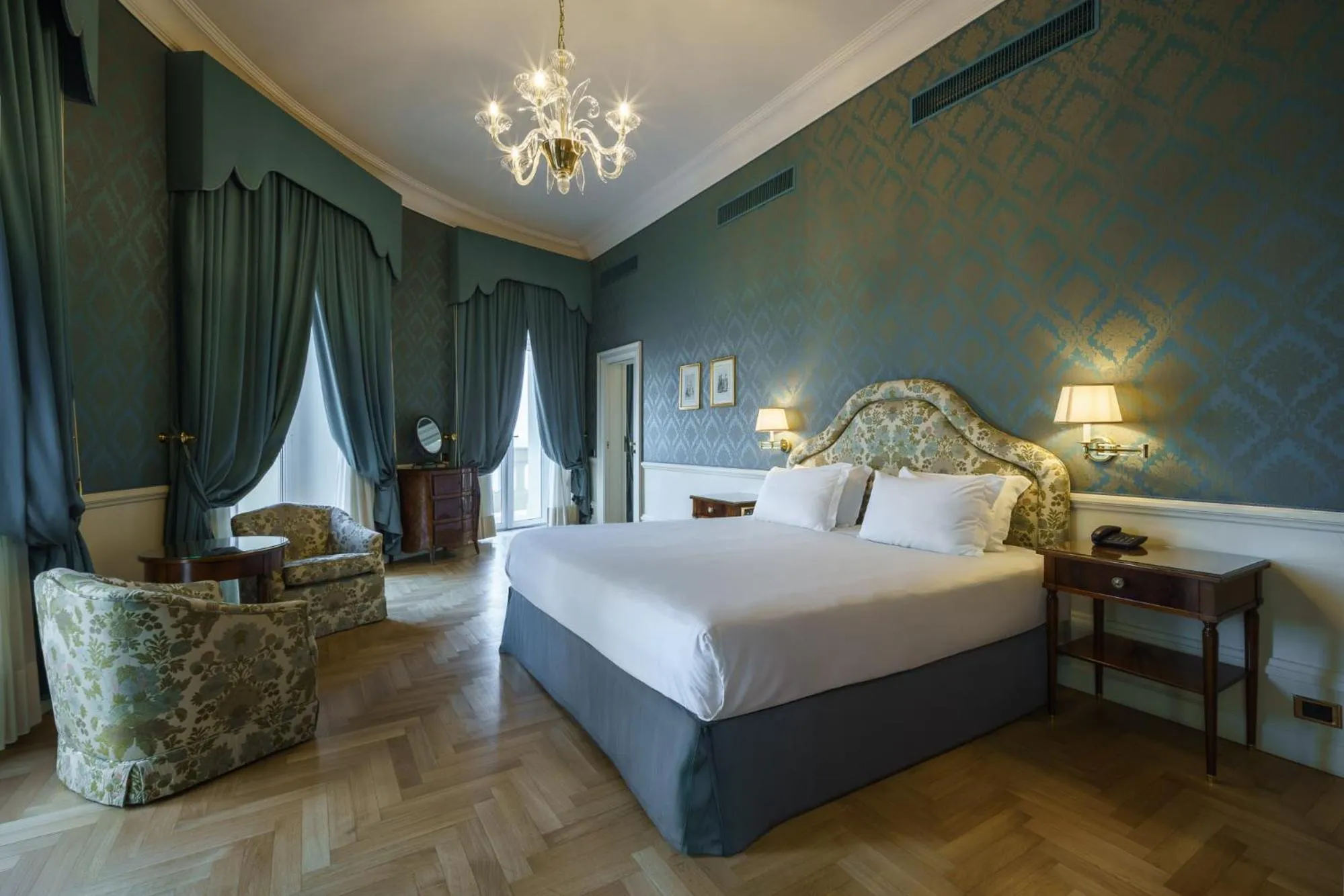Photo of the whole room, Bed in Eurostars Hotel Excelsior