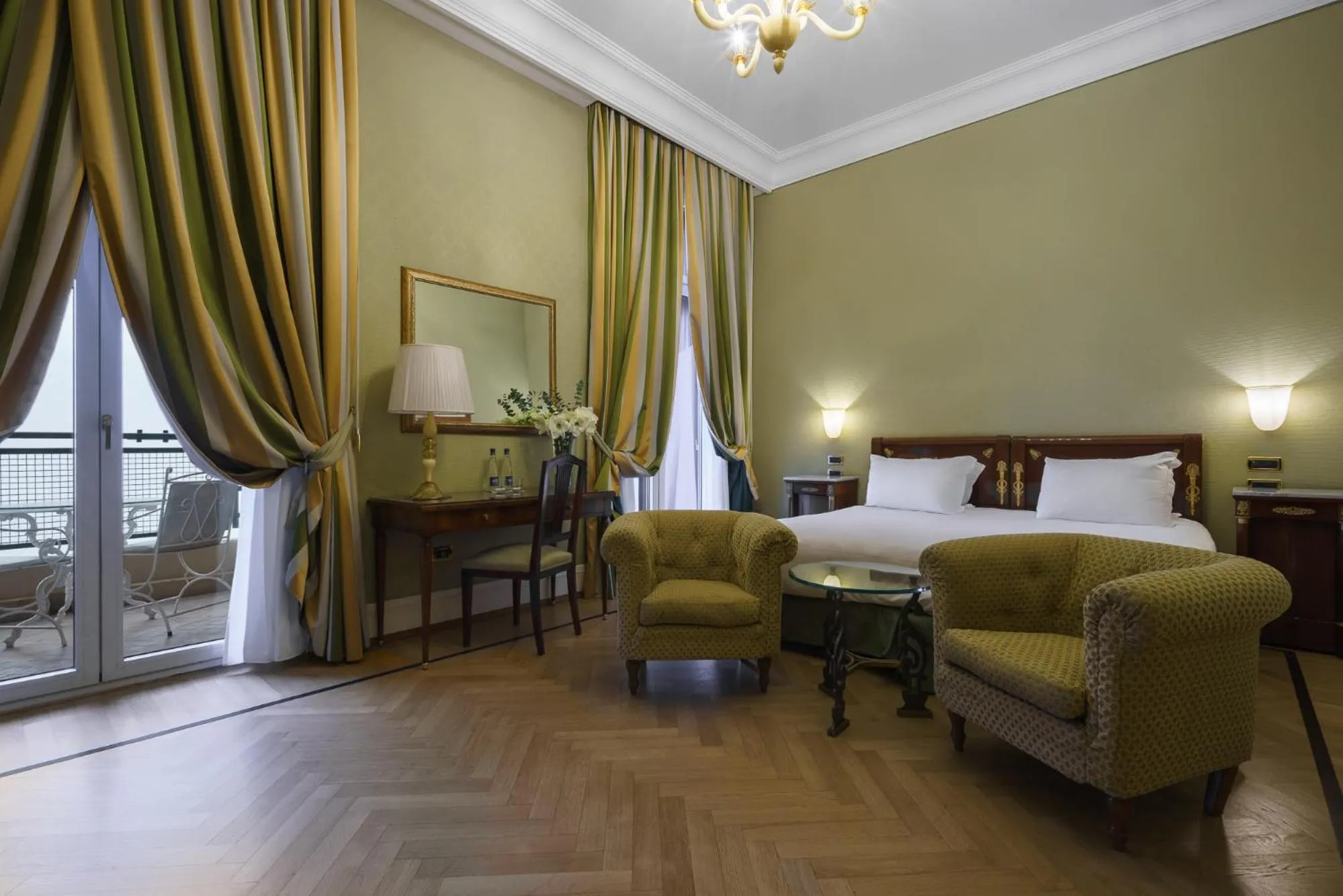 Photo of the whole room, Bed in Eurostars Hotel Excelsior