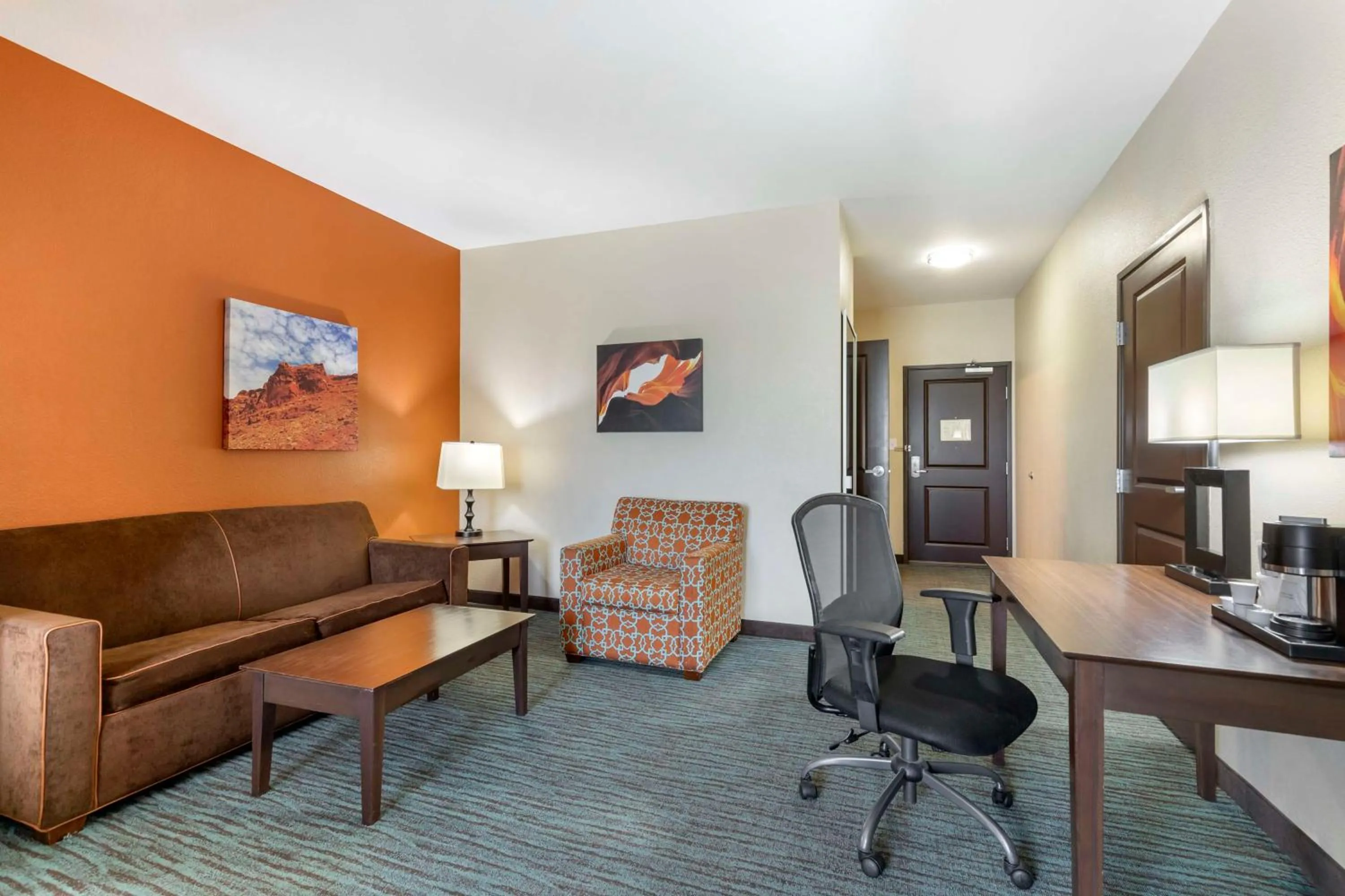 Photo of the whole room in Best Western Plus Longhorn Inn & Suites