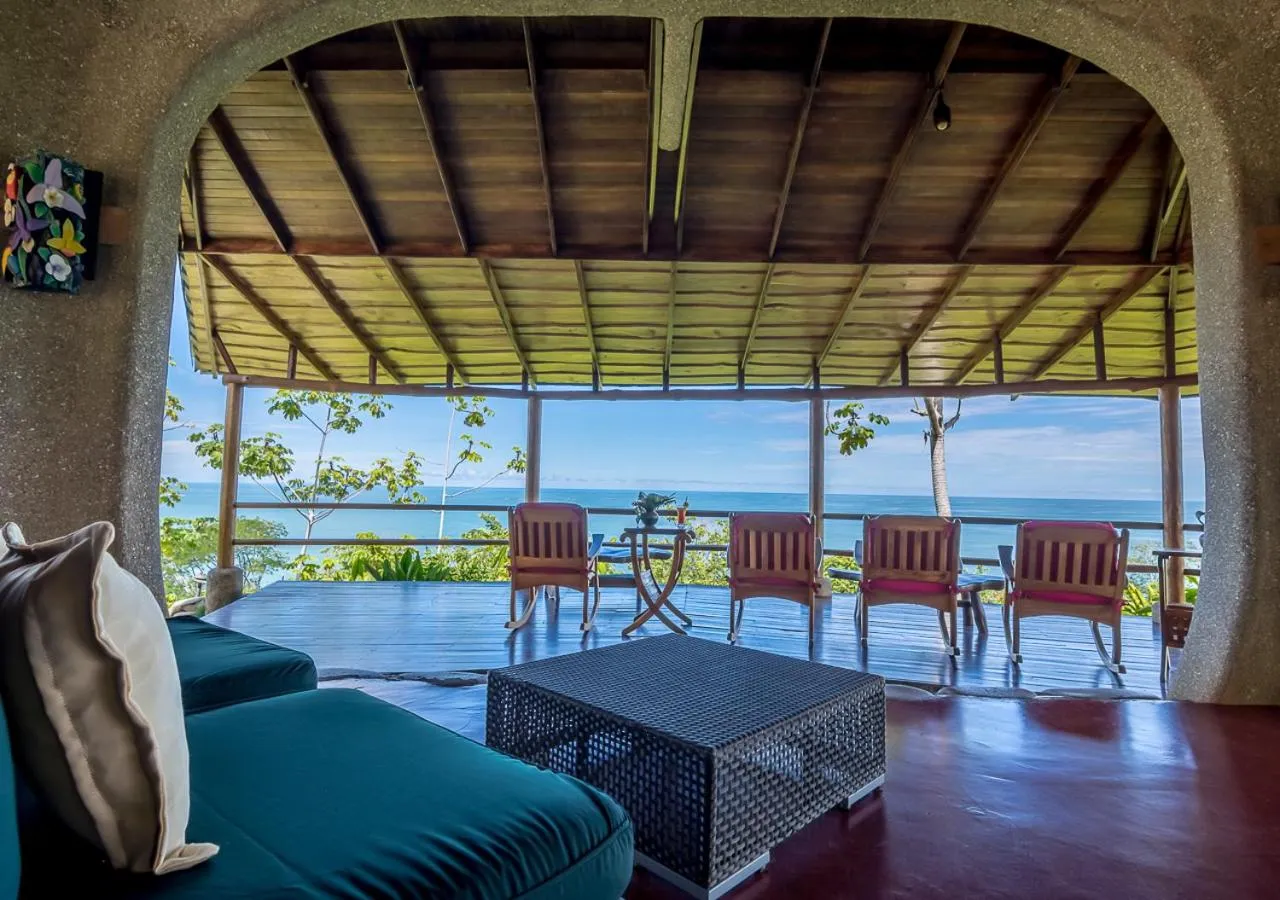 Lounge or bar in La Cusinga Lodge