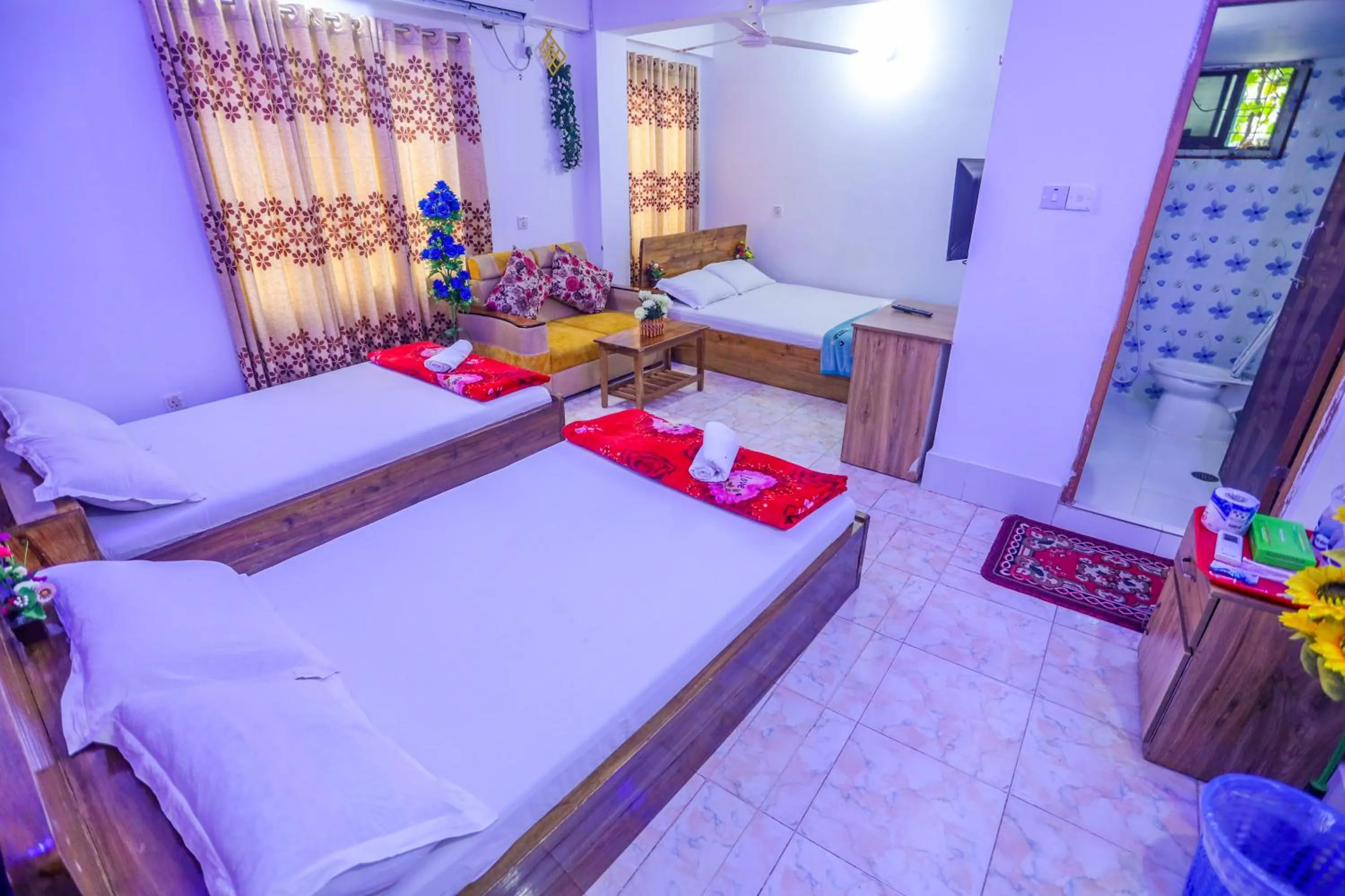 Photo of the whole room, Bed in Hotel City International Green Road