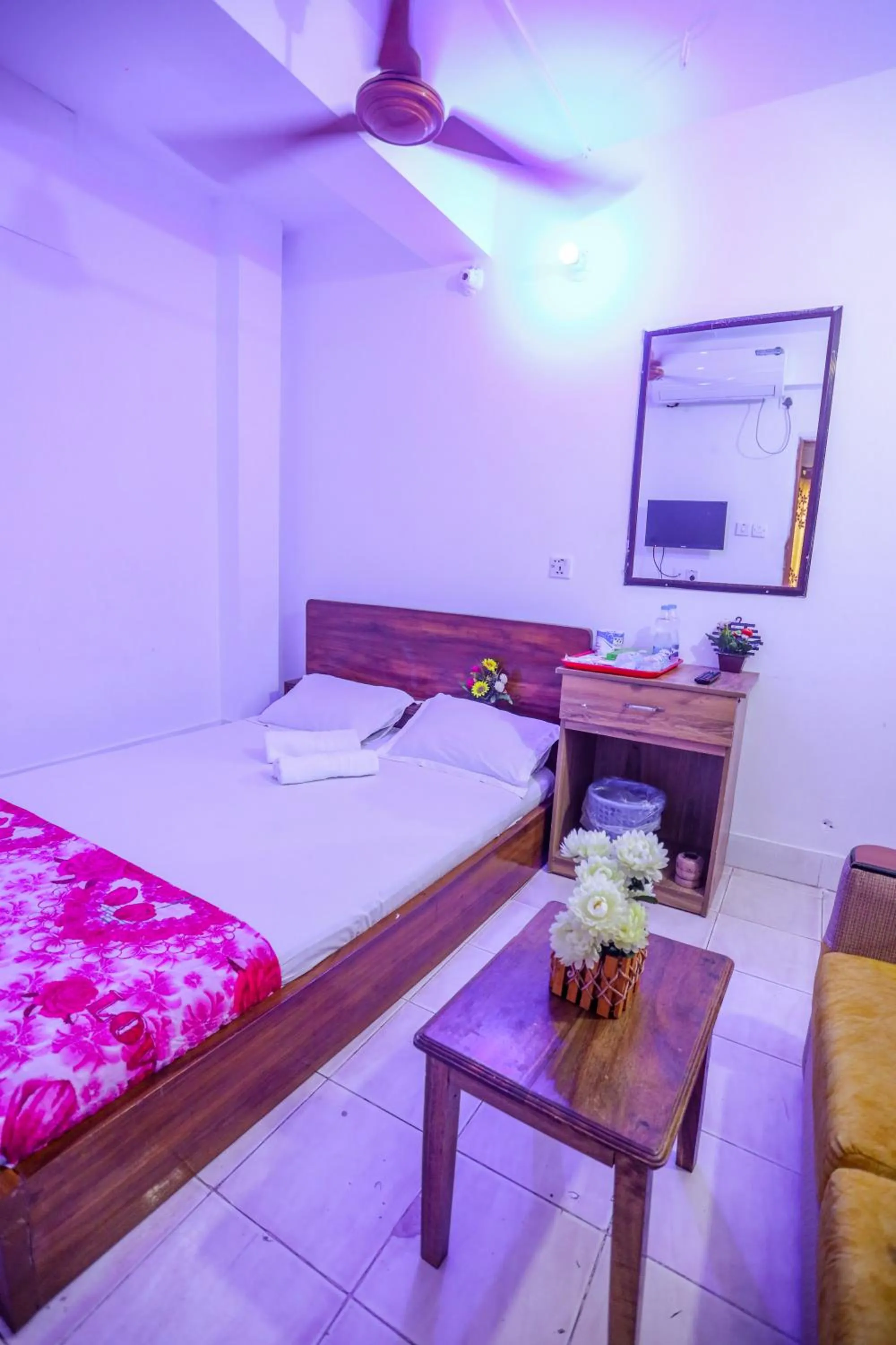 Photo of the whole room, Bed in Hotel City International Green Road