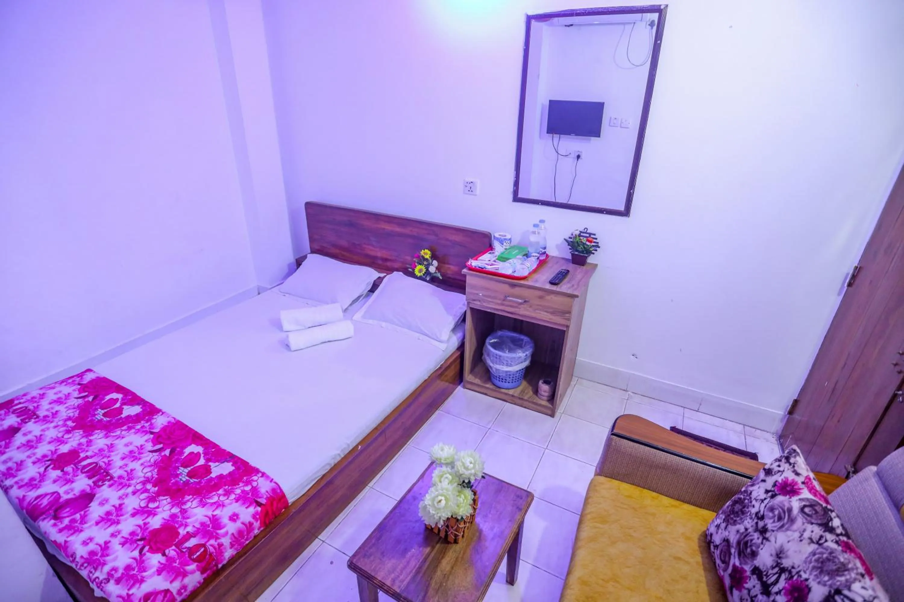 Photo of the whole room, Bed in Hotel City International Green Road