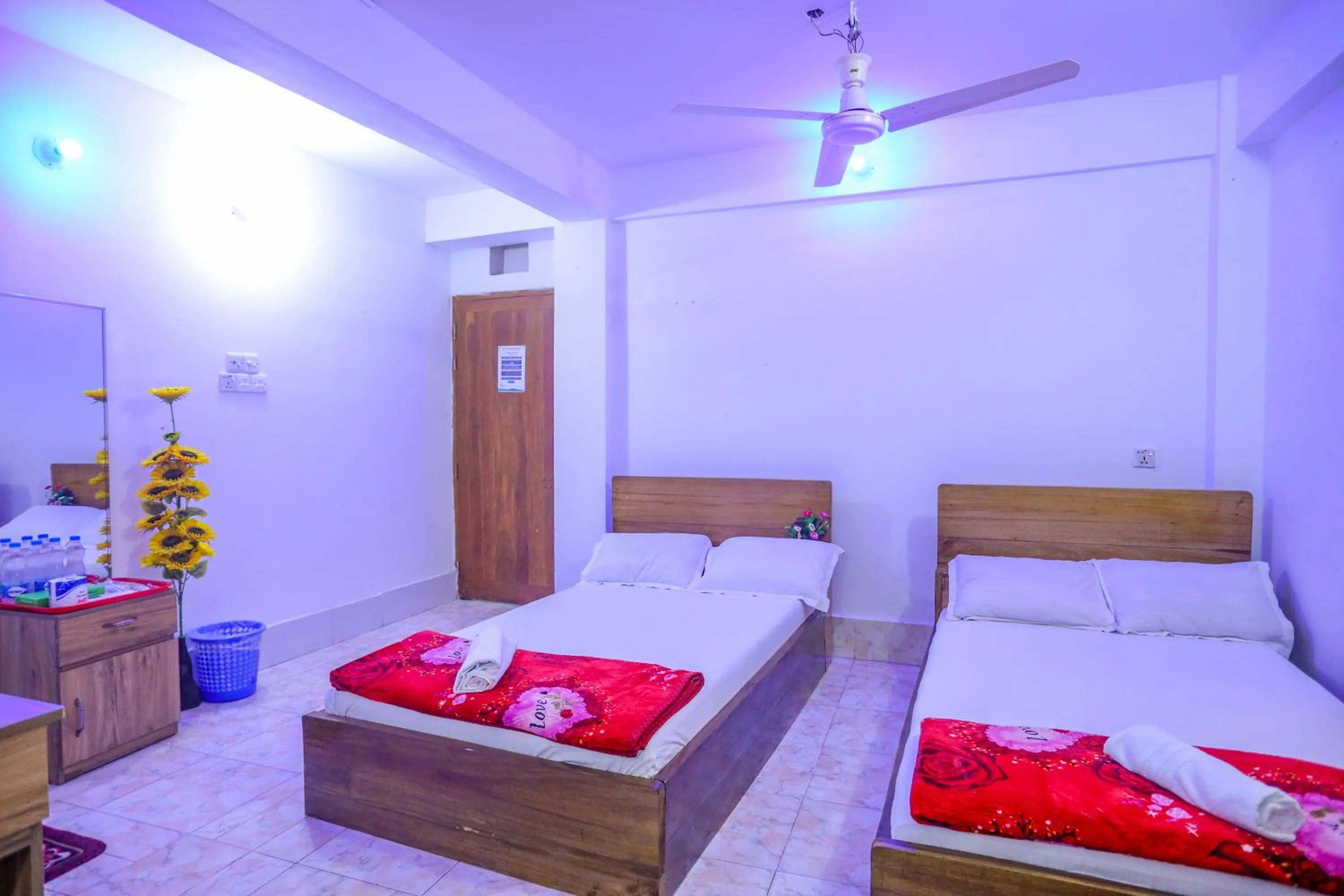 Photo of the whole room, Bed in Hotel City International Green Road