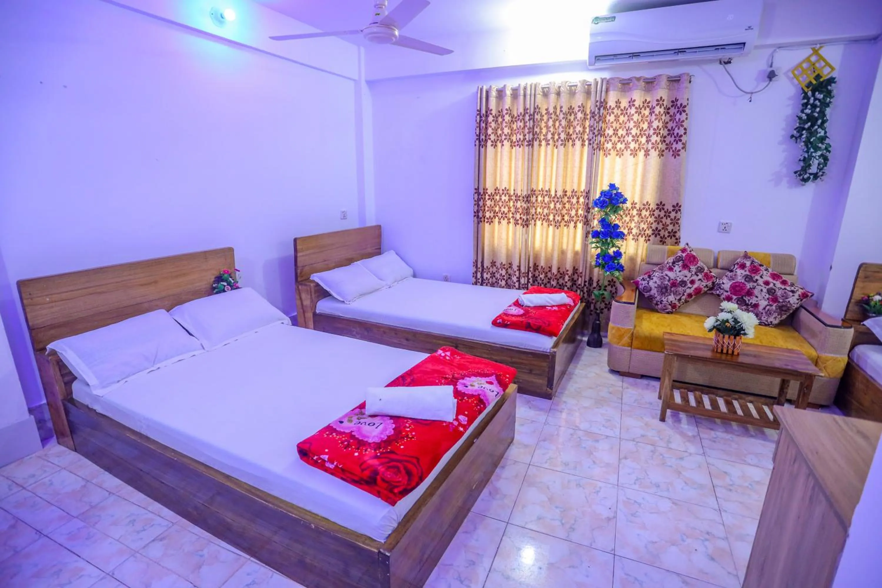 Family Room in Hotel City International Green Road