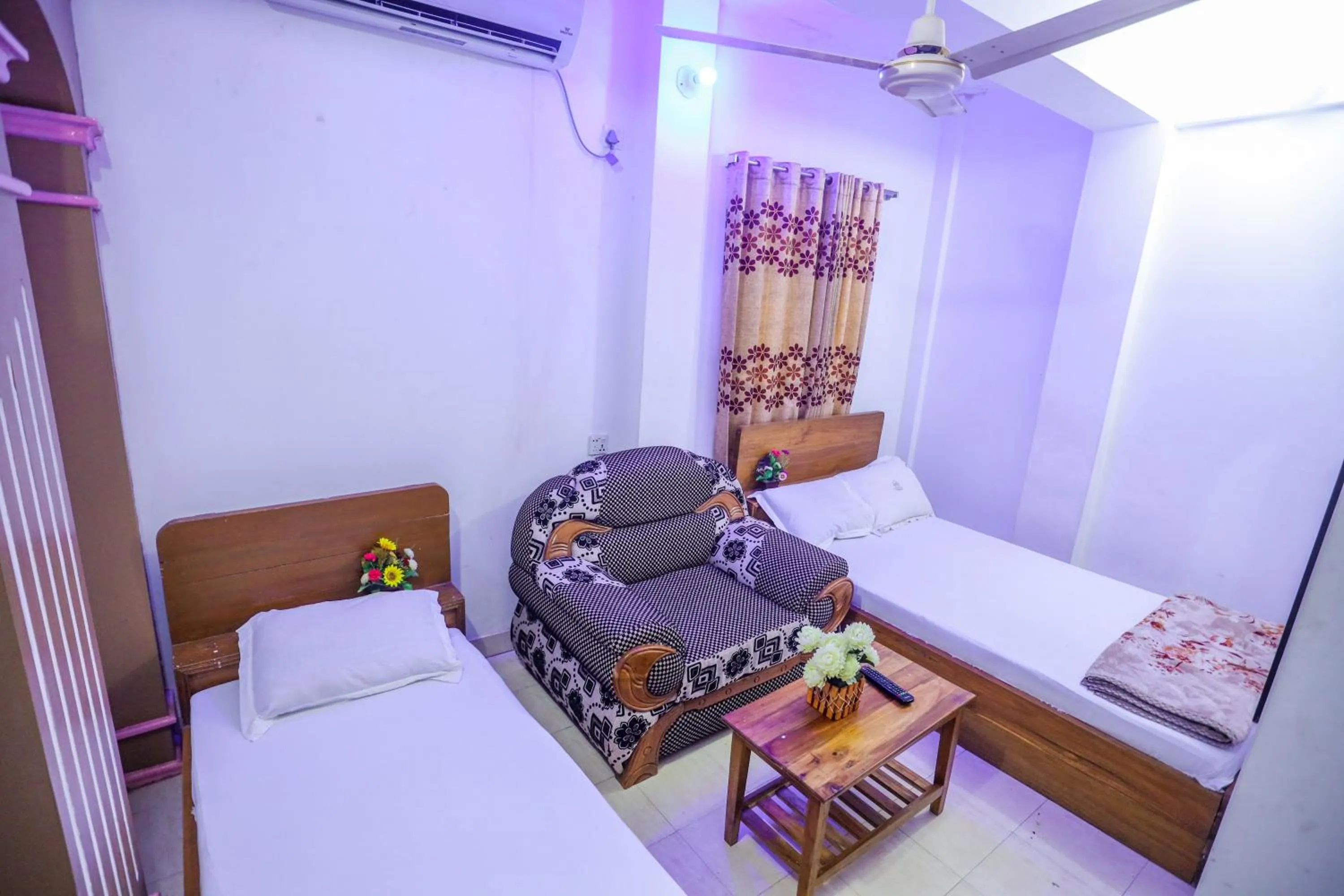 Bed in Hotel City International Green Road