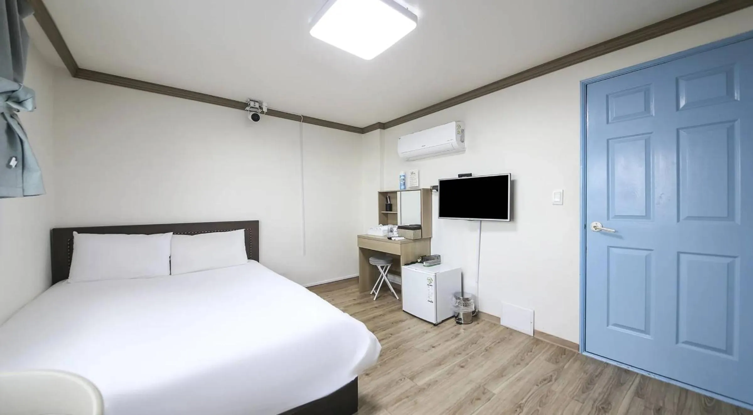 Photo of the whole room, Bed in Top Island Hotel