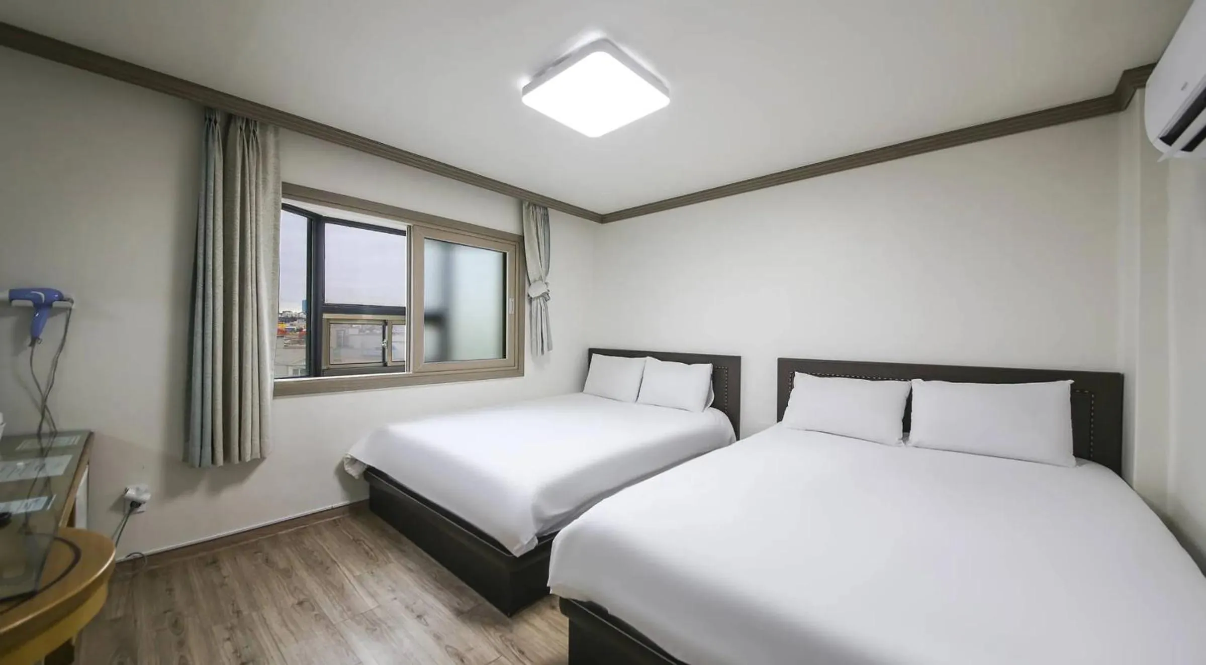 Photo of the whole room, Bed in Top Island Hotel