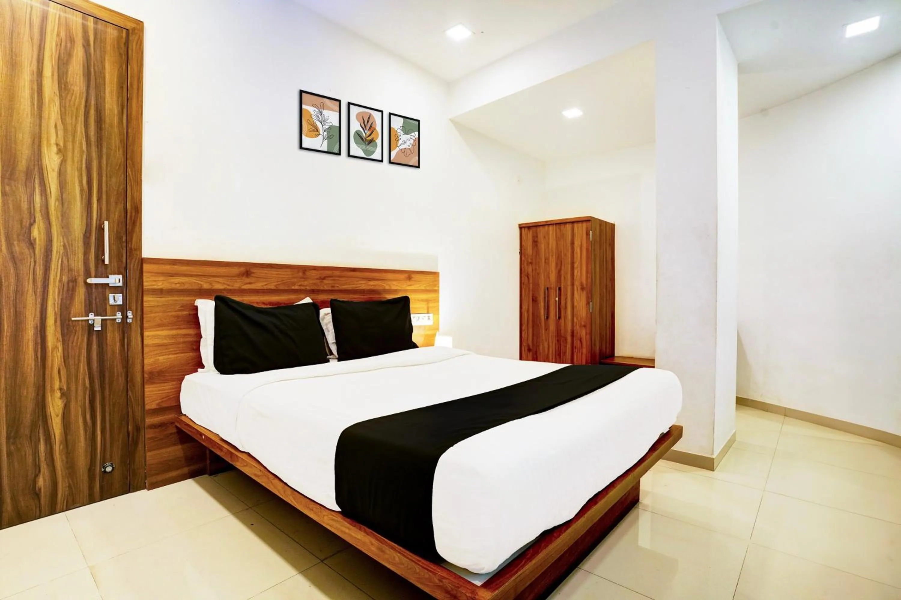 Bedroom, Bed in FabHotel The Address - Nashik Railway Station