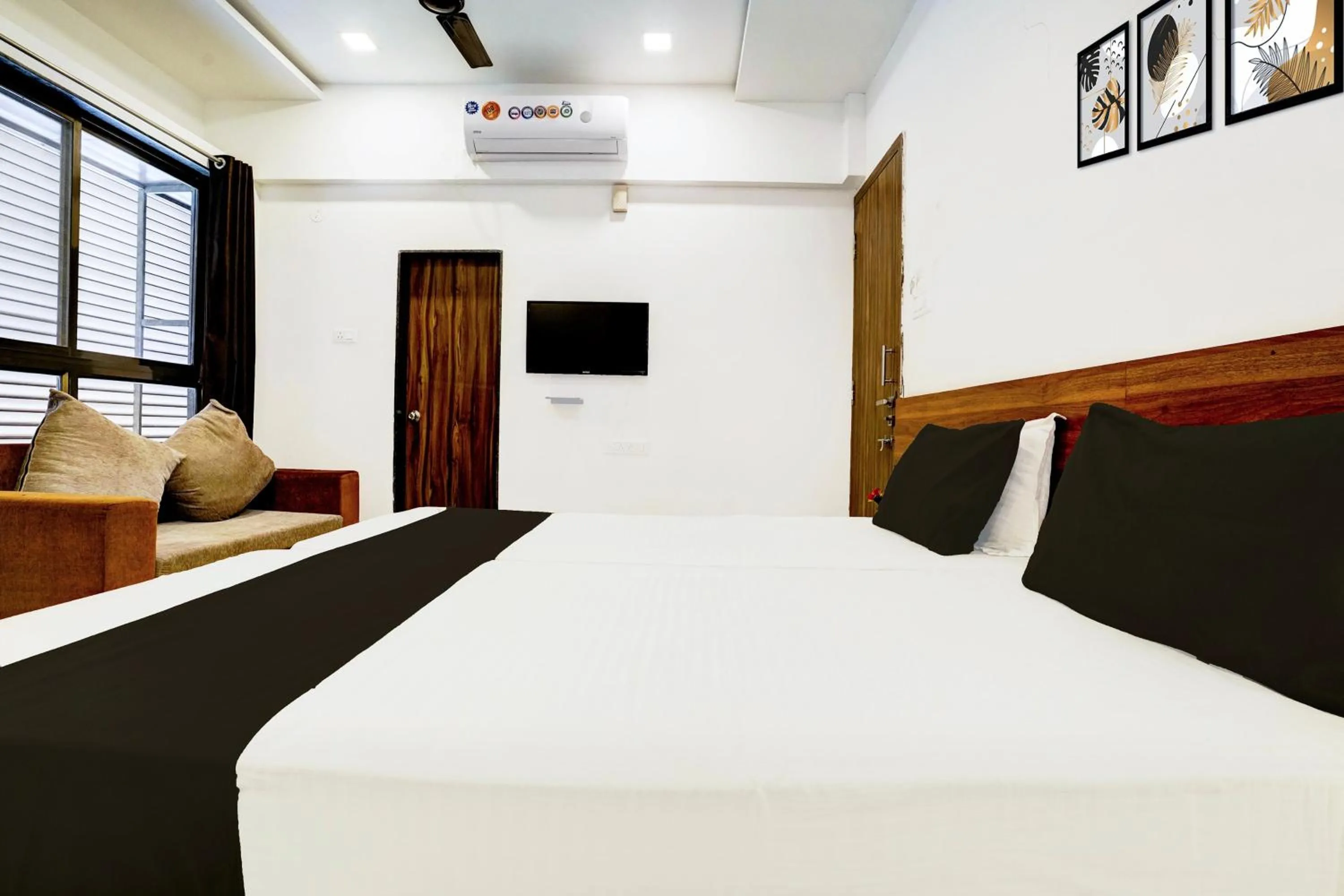 Bedroom, Bed in FabHotel The Address - Nashik Railway Station
