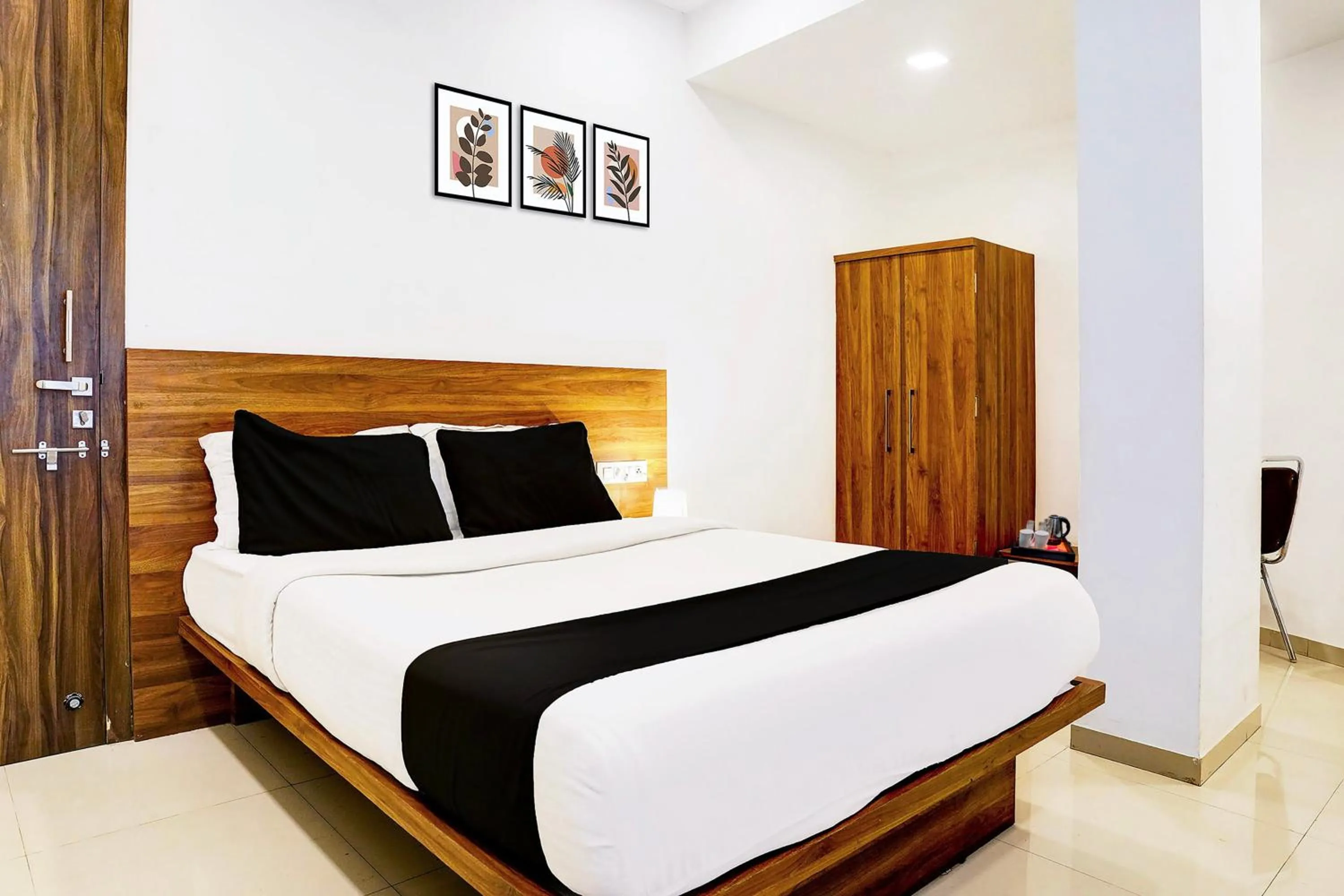 Bedroom, Bed in FabHotel The Address - Nashik Railway Station