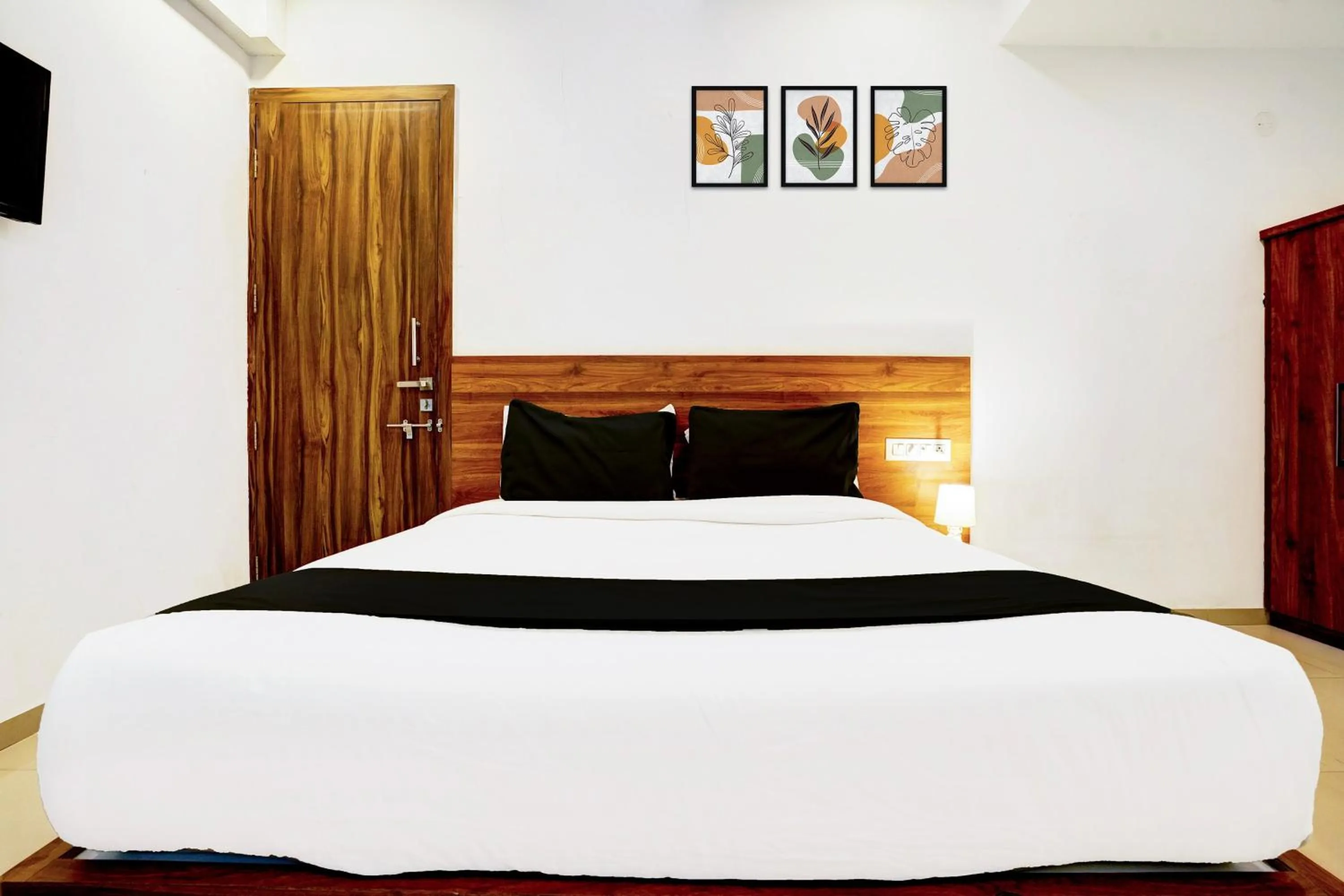 Bedroom, Bed in FabHotel The Address - Nashik Railway Station