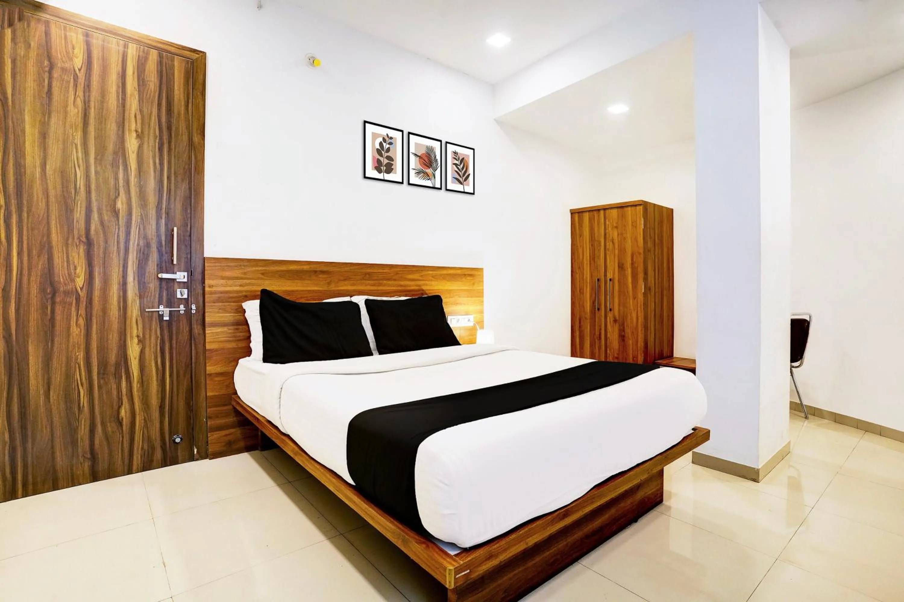 Bedroom, Bed in FabHotel The Address - Nashik Railway Station