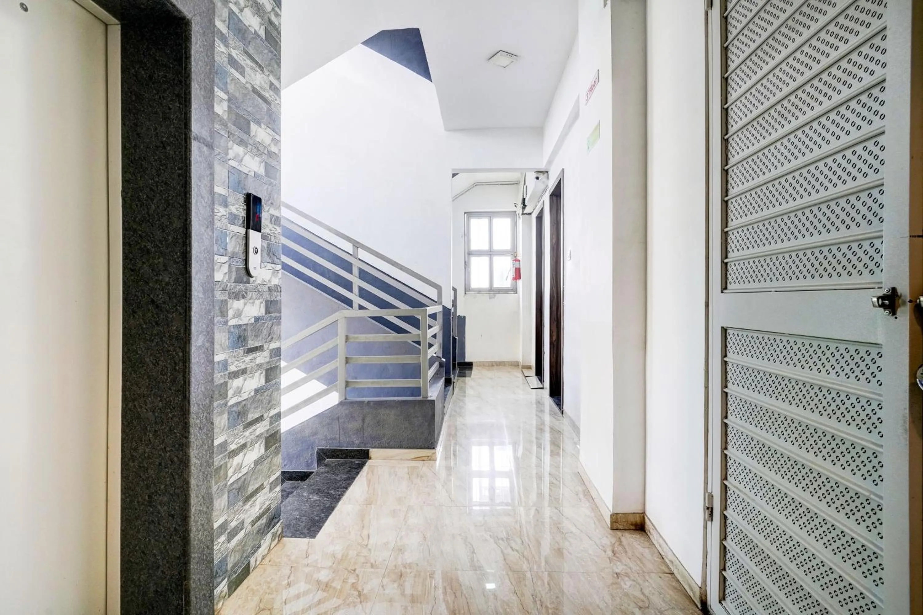 Lobby or reception in FabHotel The Address - Nashik Railway Station