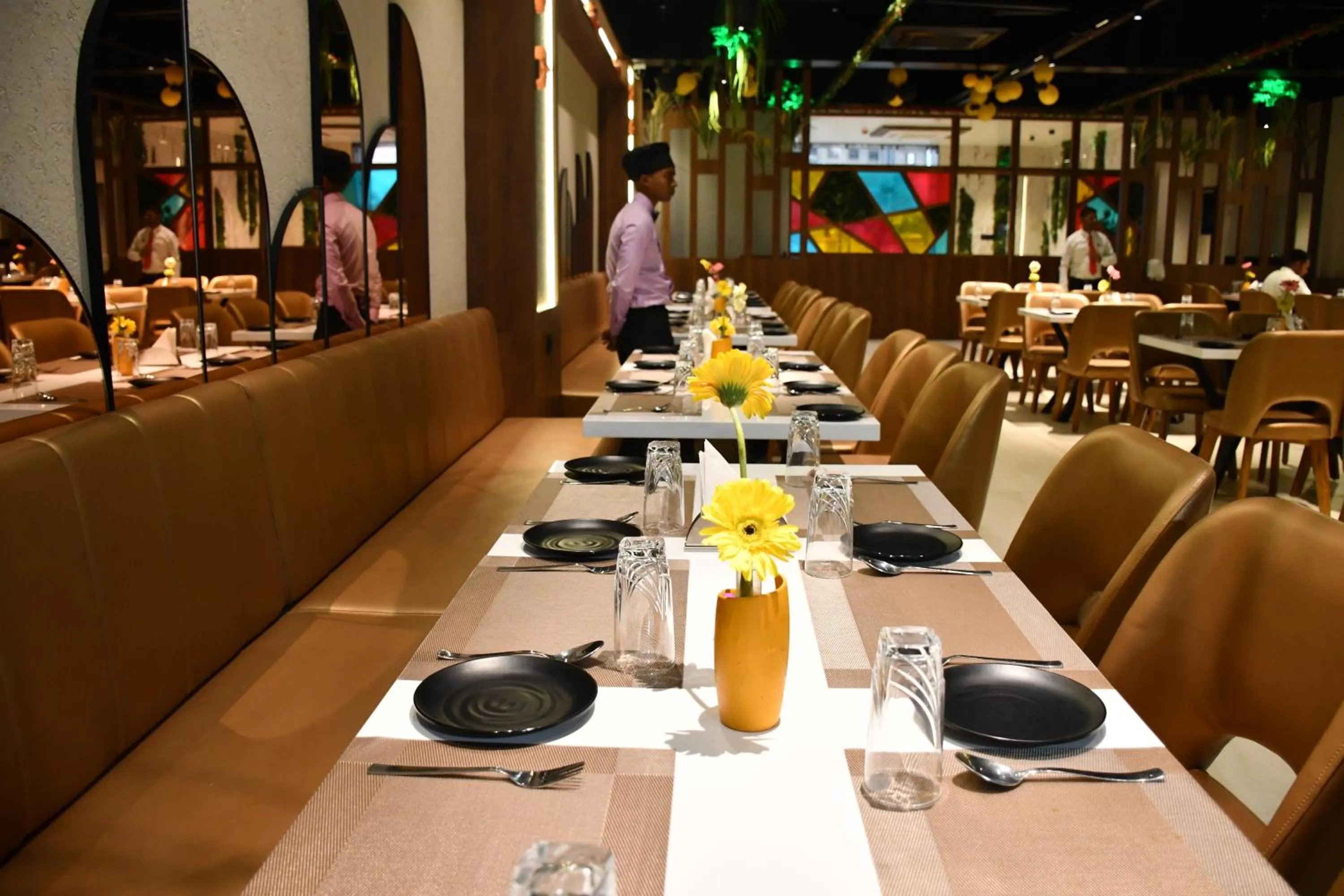 Restaurant/places to eat in Hotel welcome somnath