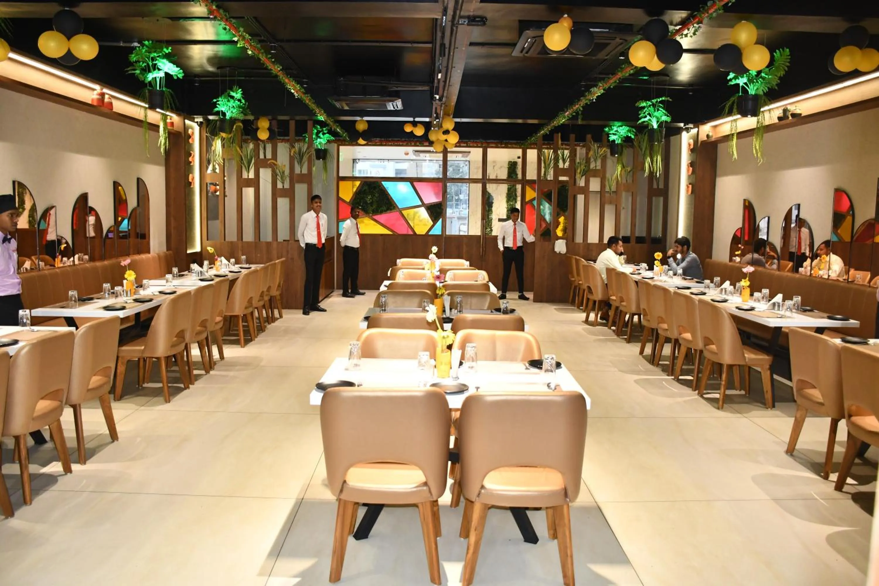 Restaurant/places to eat in Hotel welcome somnath