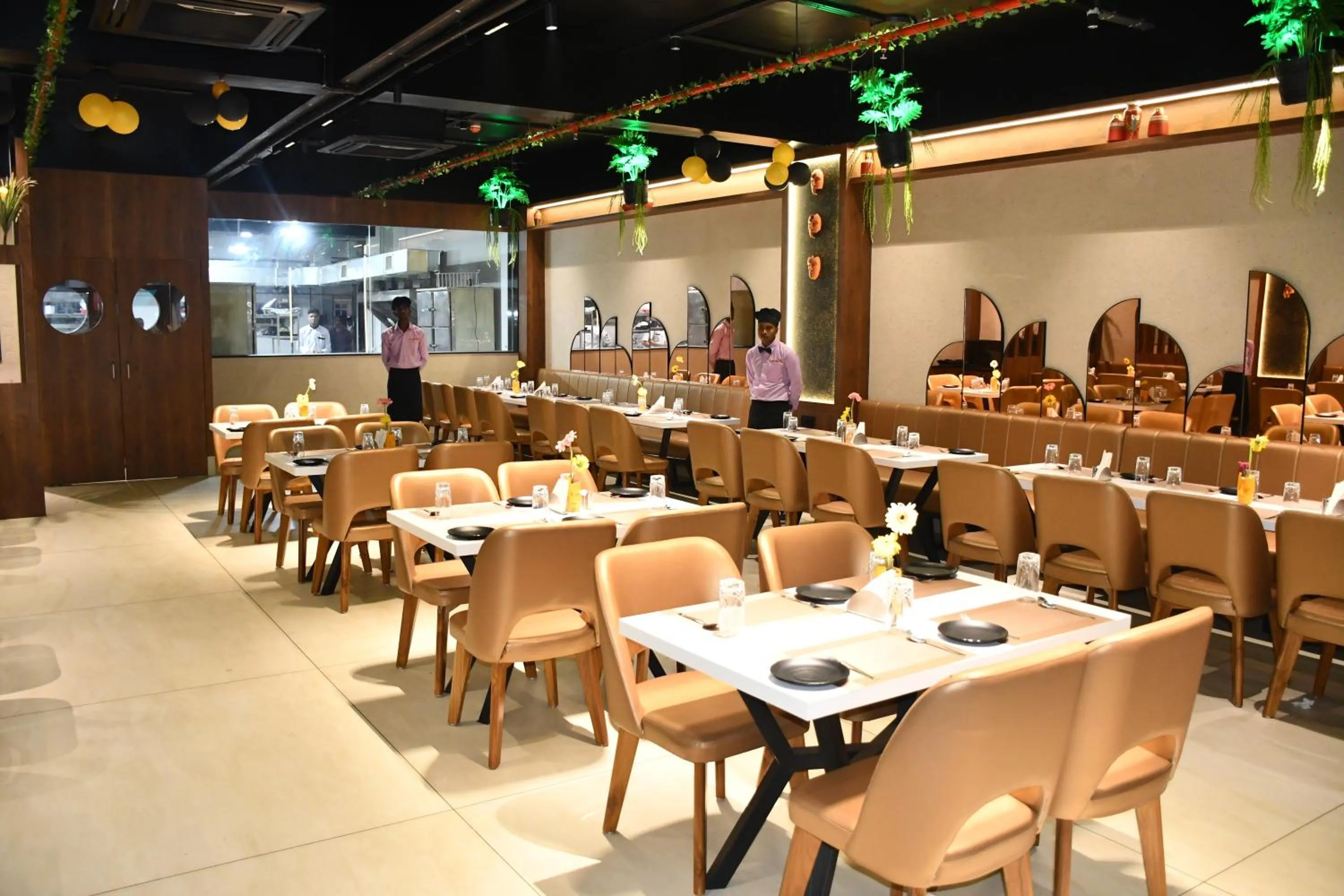 Restaurant/places to eat in Hotel welcome somnath