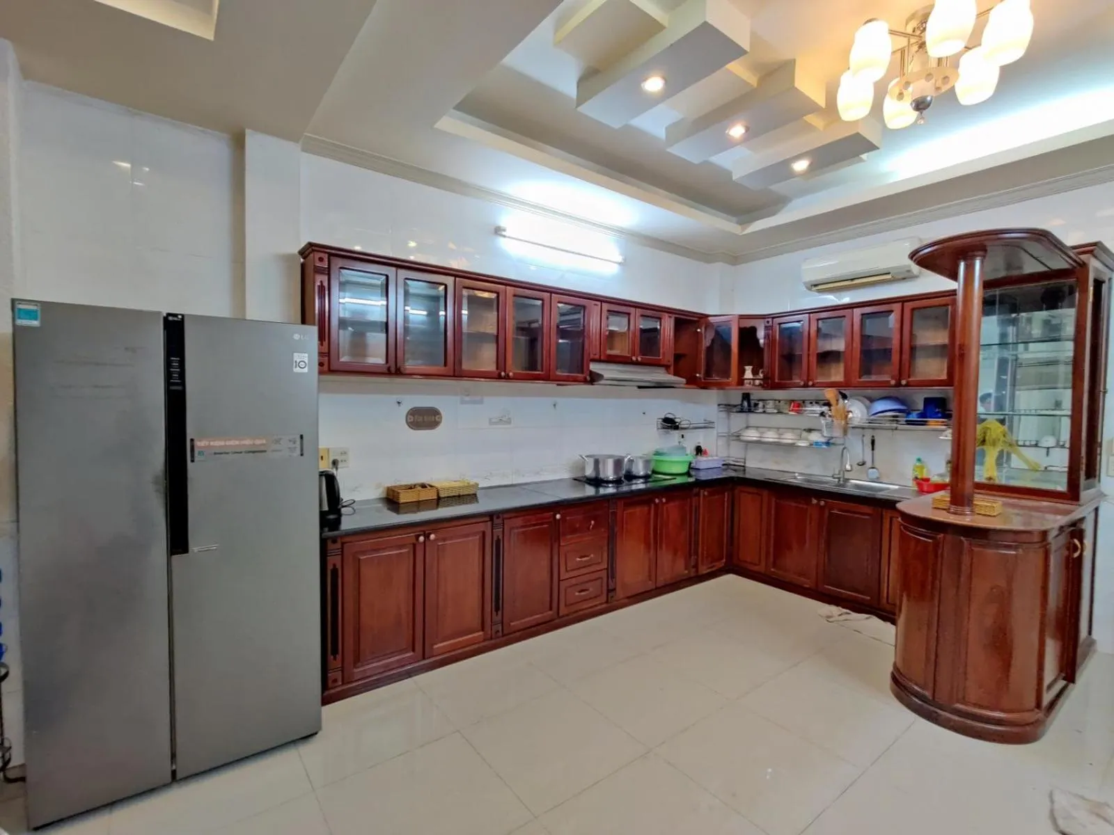 Communal kitchen in Winter Spring Homestay Center