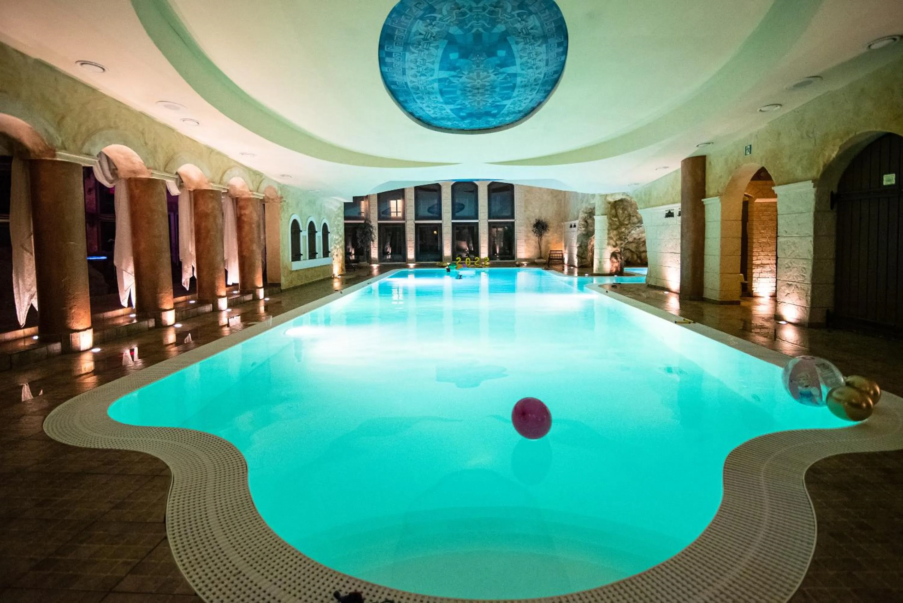 Swimming pool in Hotel Azzun Orient SPA&Wellness